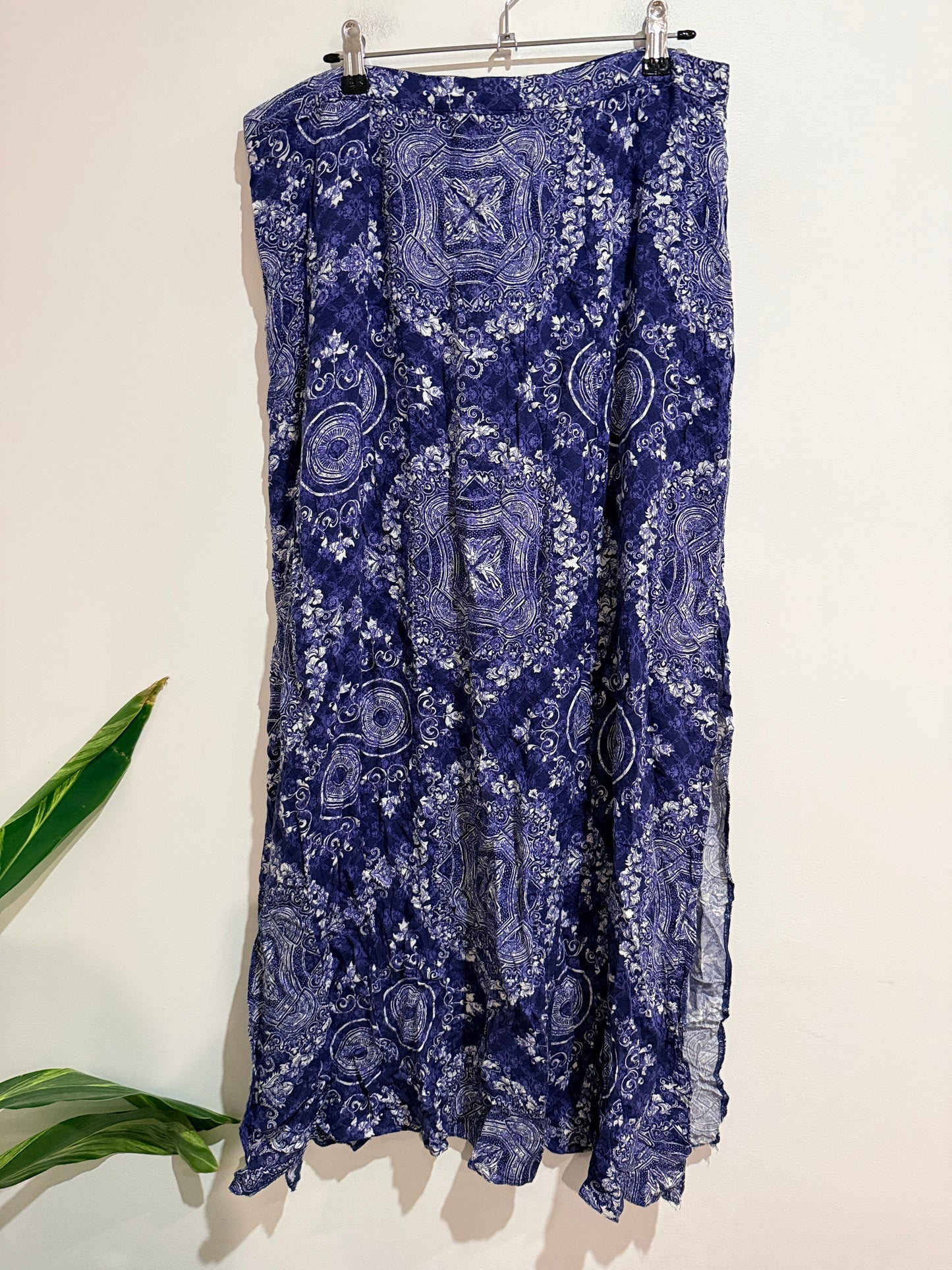 Brand Unknown Paisley Print Maxi Skirt Navy Size 43 cm waist