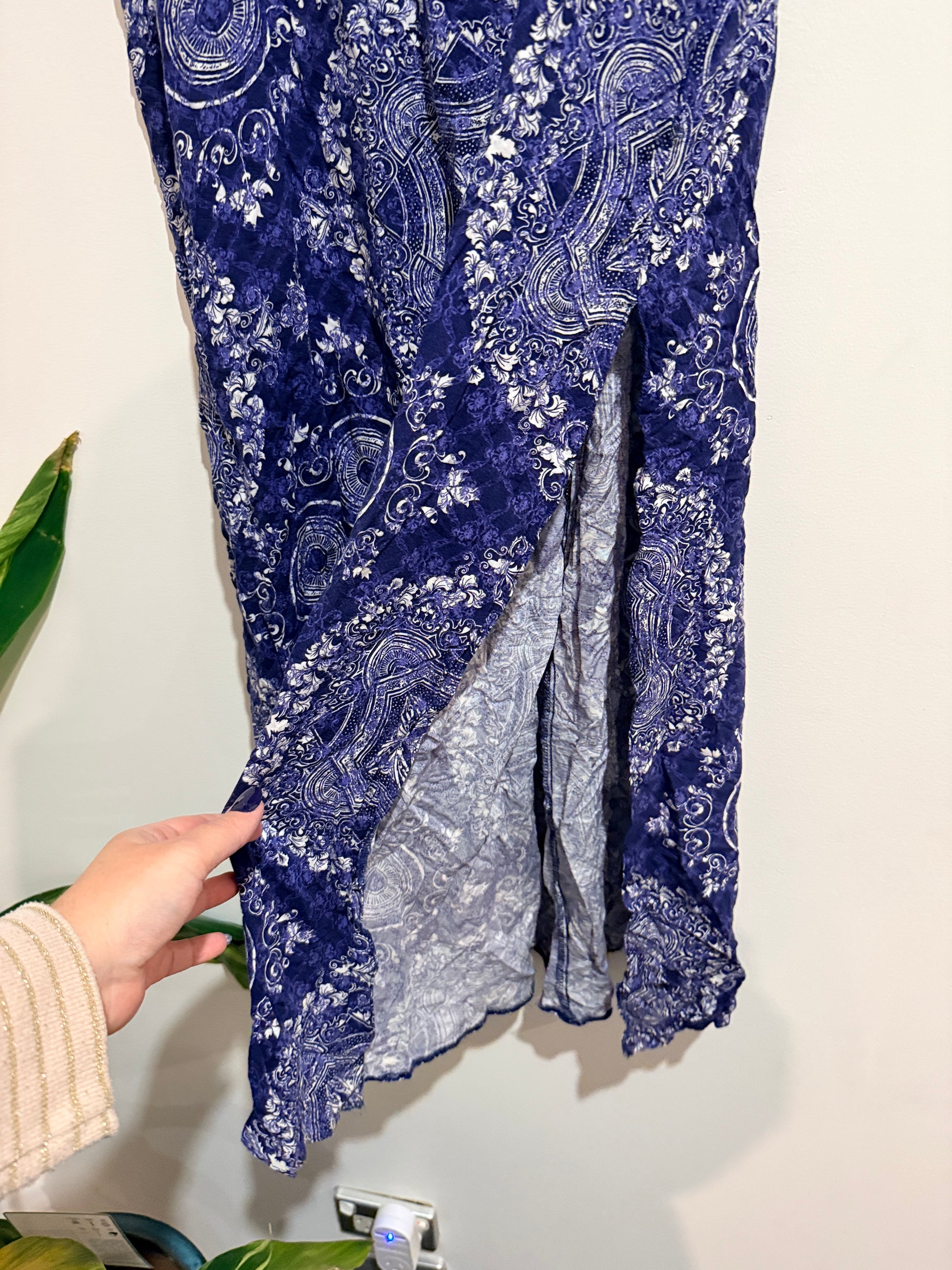 Brand Unknown Paisley Print Maxi Skirt Navy Size 43 cm waist