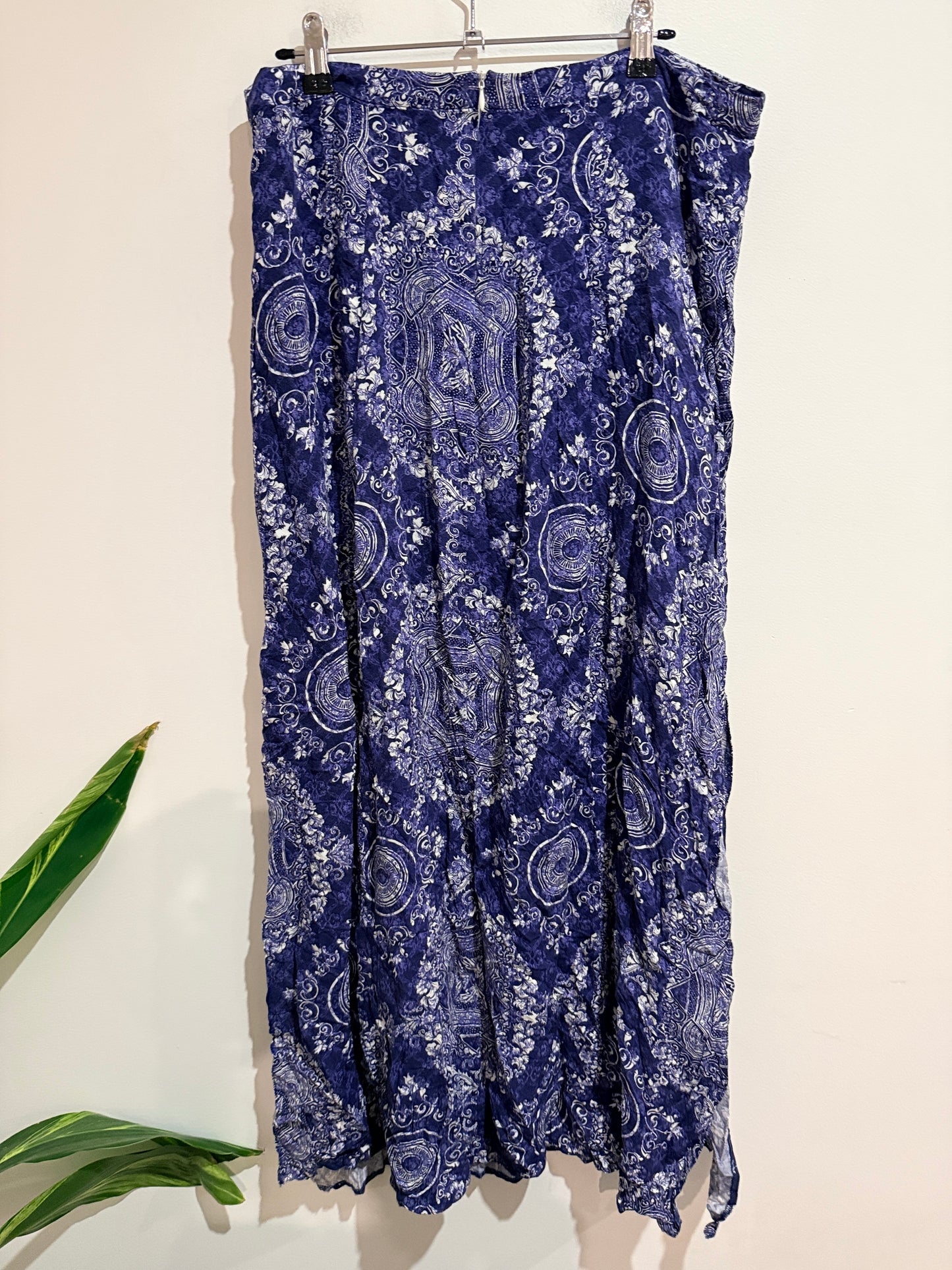 Brand Unknown Paisley Print Maxi Skirt Navy Size 43 cm waist