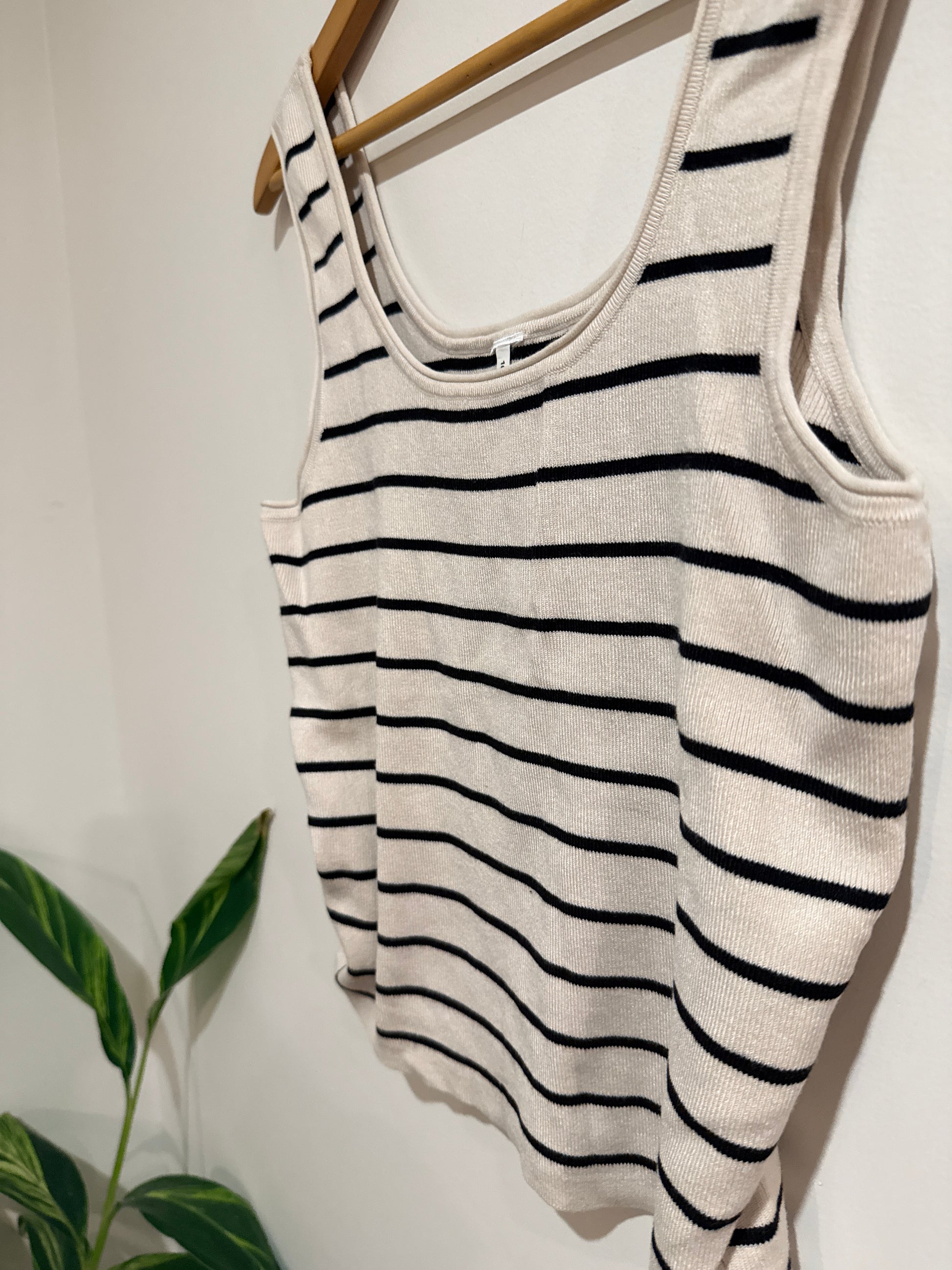 Striped Knit Tank Beige/Black Size 10 (tag reads "10/23")