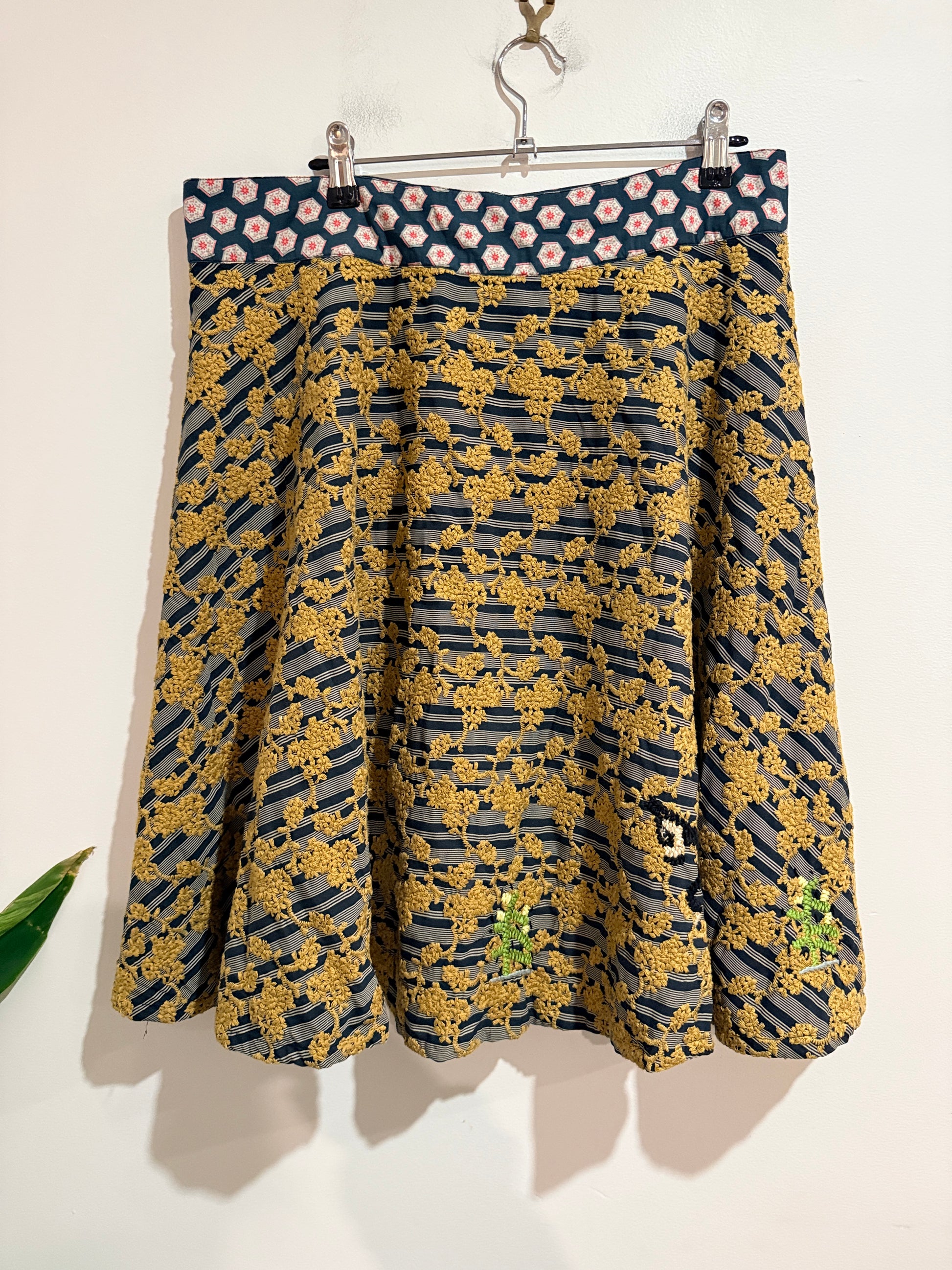 Custo Barcelona Embroidered A-line Skirt Size 42/8 (Waist 44cm)