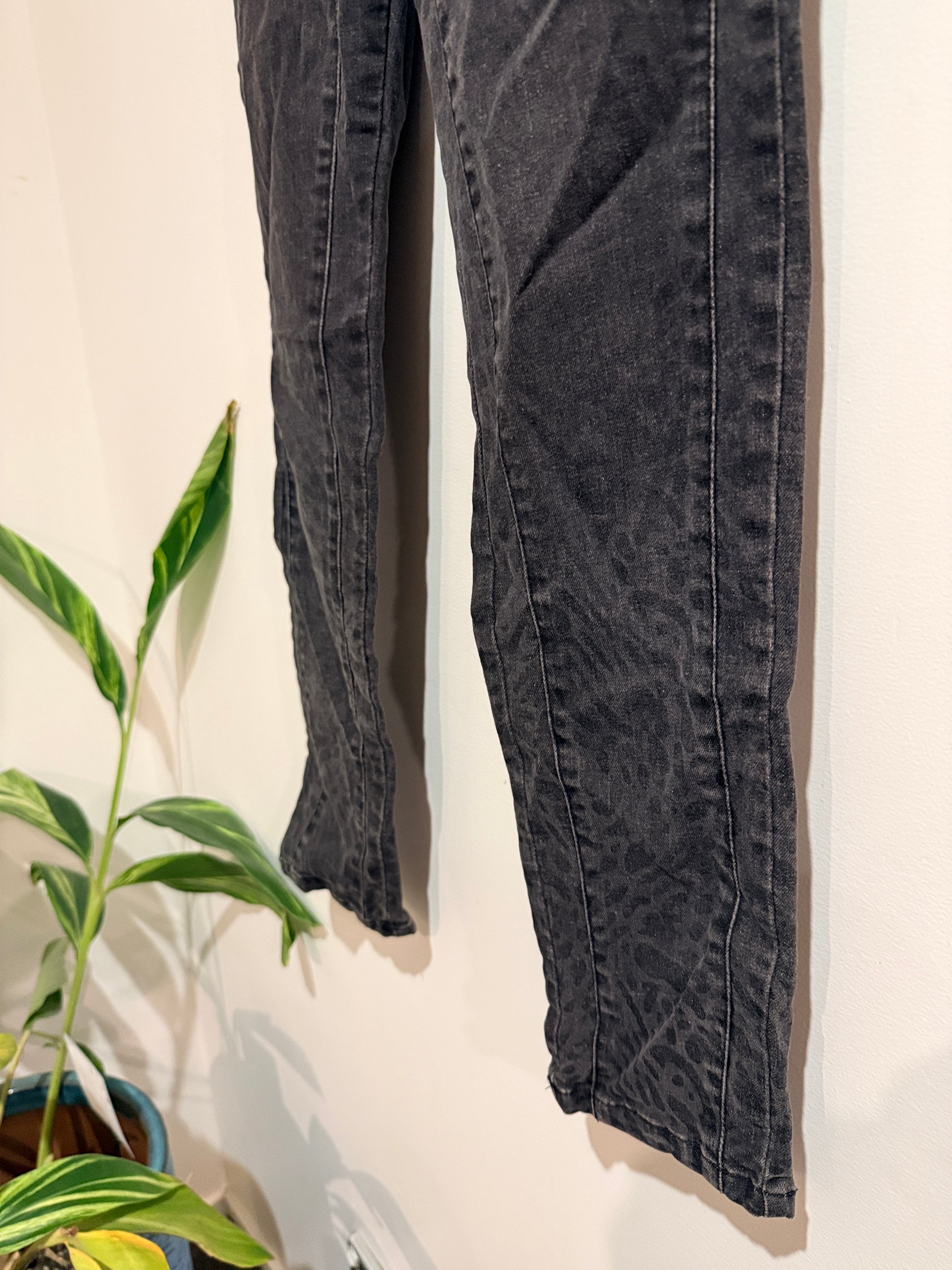Kistina Faded Skinny Jeans In Washed Black Size L (165/72A Waist 40cm)