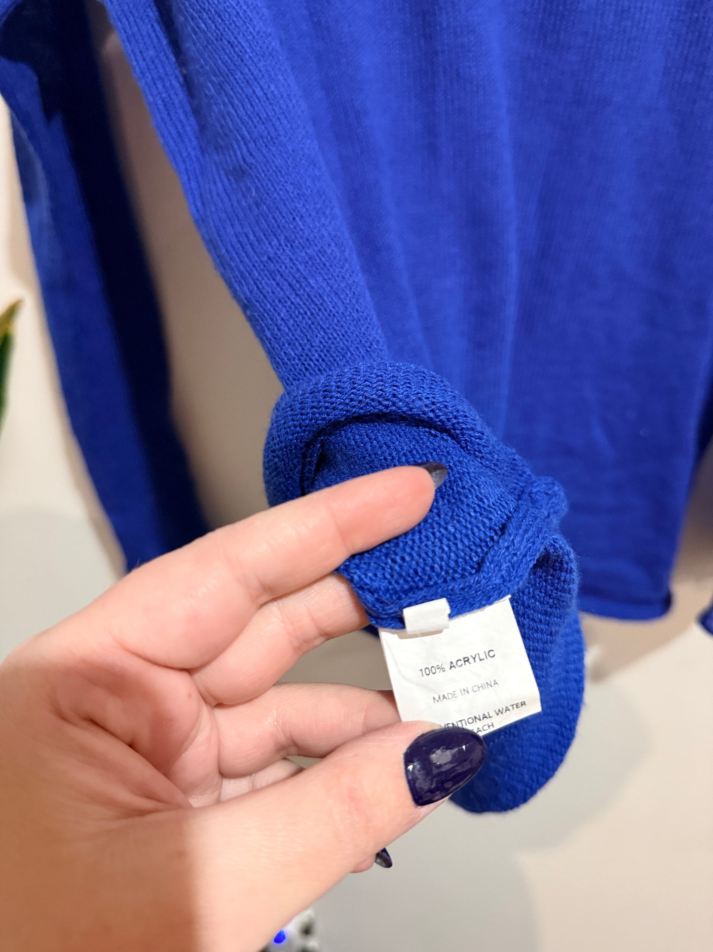 Lightweight Knit Long Sleeve Size U/arm to U/arm 54cm