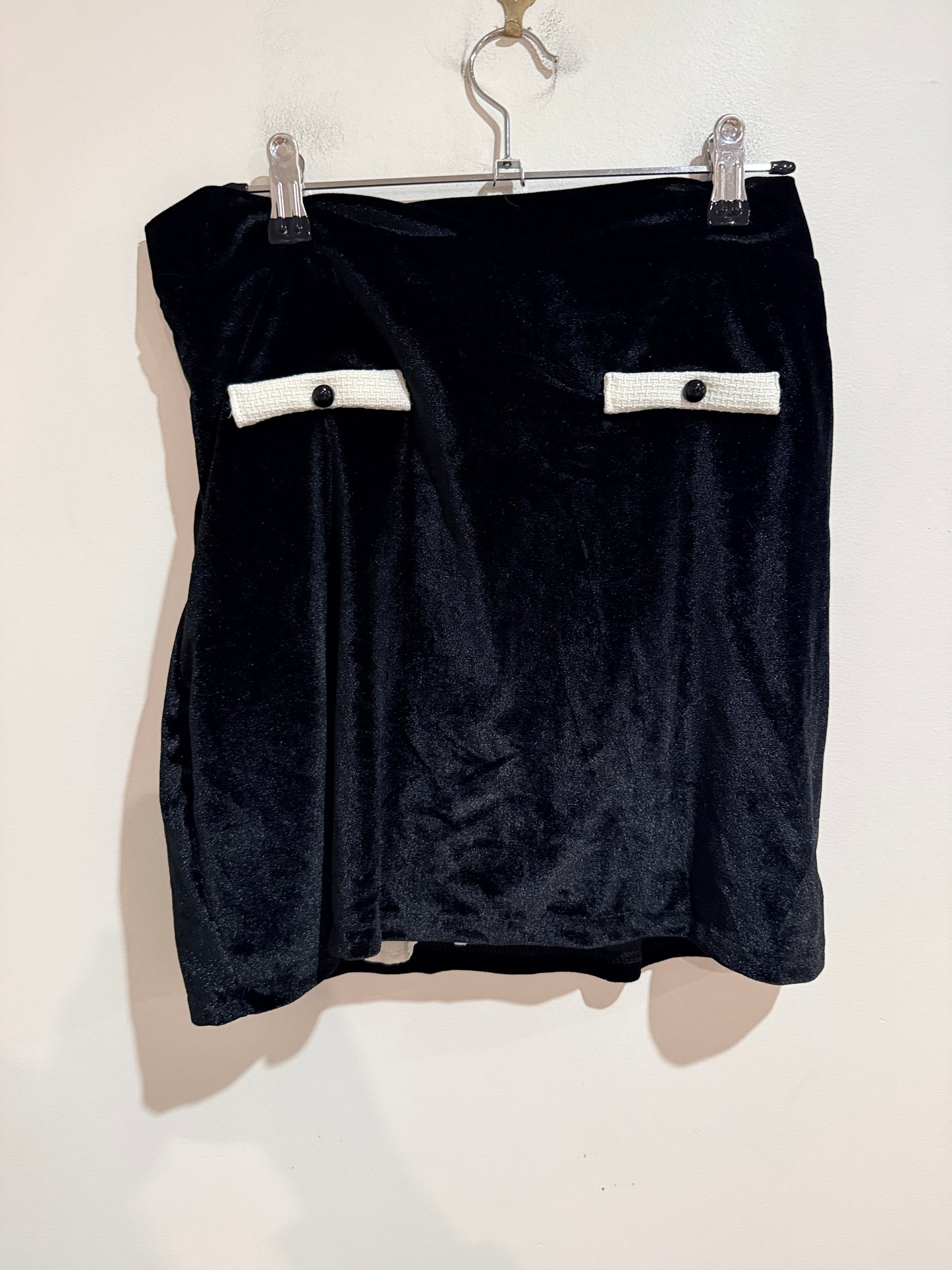 Brand Unknown Velvet Mini Skirt In Black With Tweed-trim Pockets Size Waist 37cm