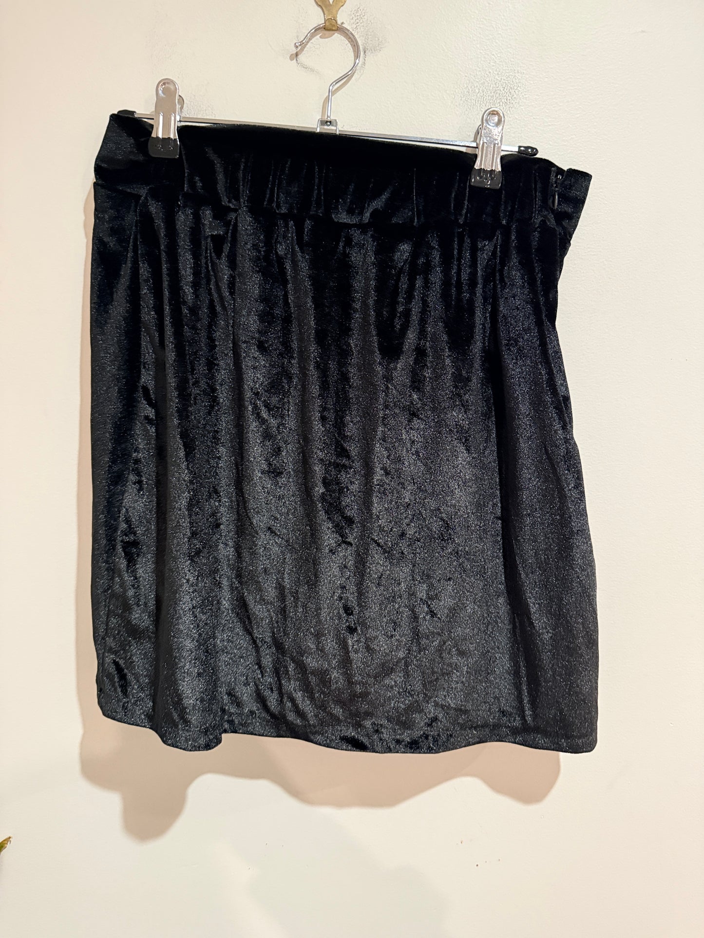 Brand Unknown Velvet Mini Skirt In Black With Tweed-trim Pockets Size Waist 37cm