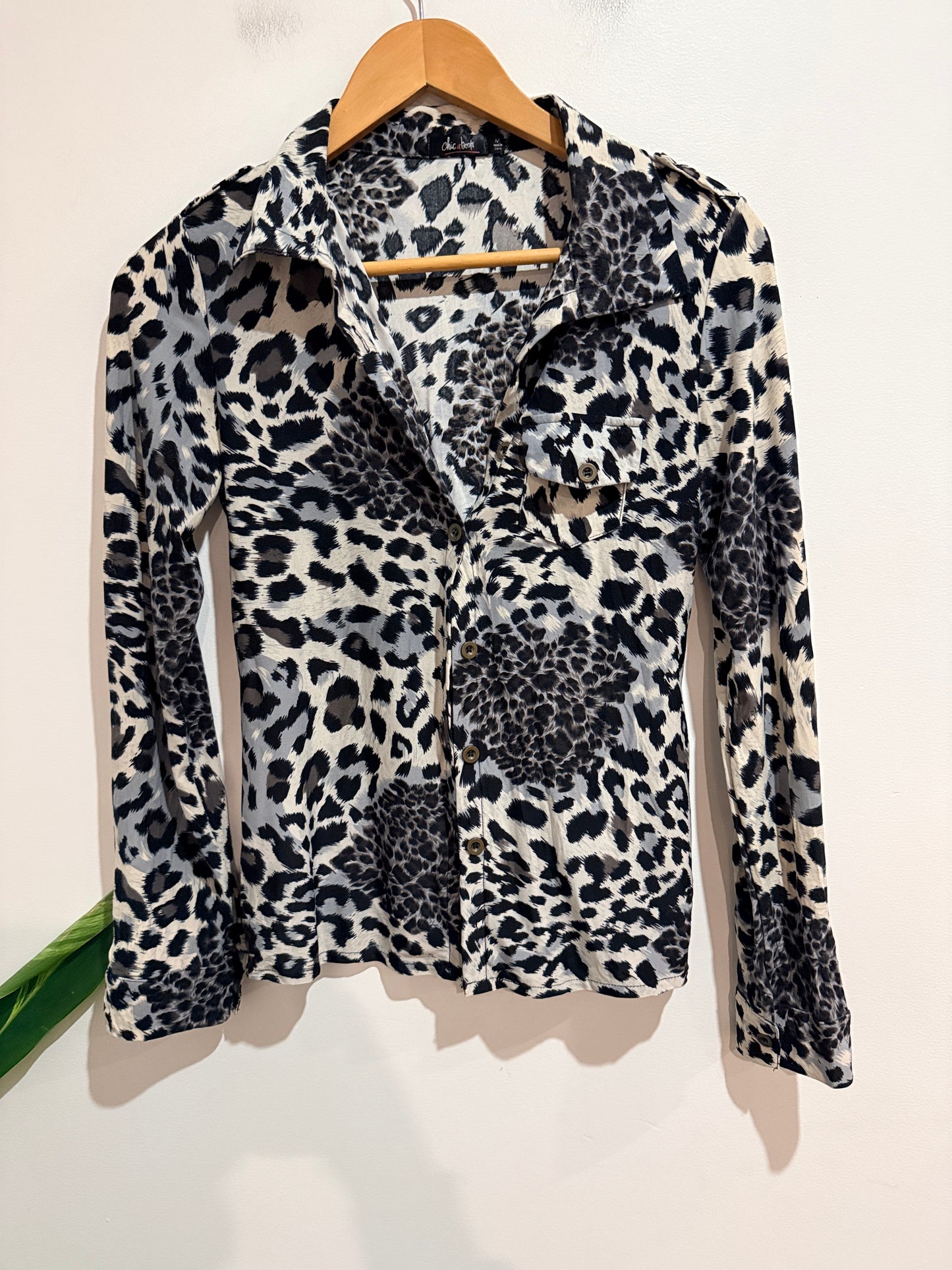 Chic A Booti Leopard Print Shirt Size M