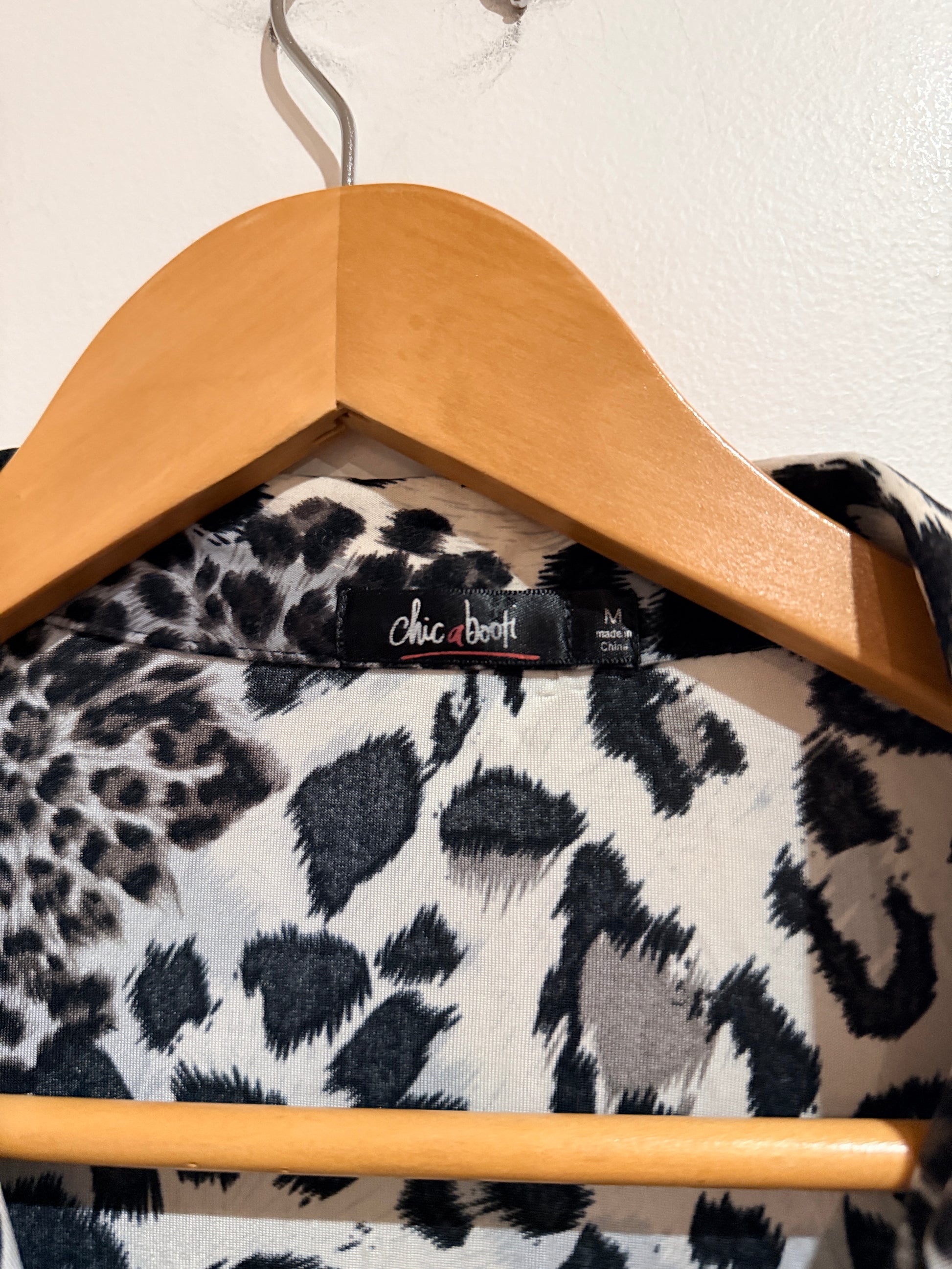 Chic A Booti Leopard Print Shirt Size M