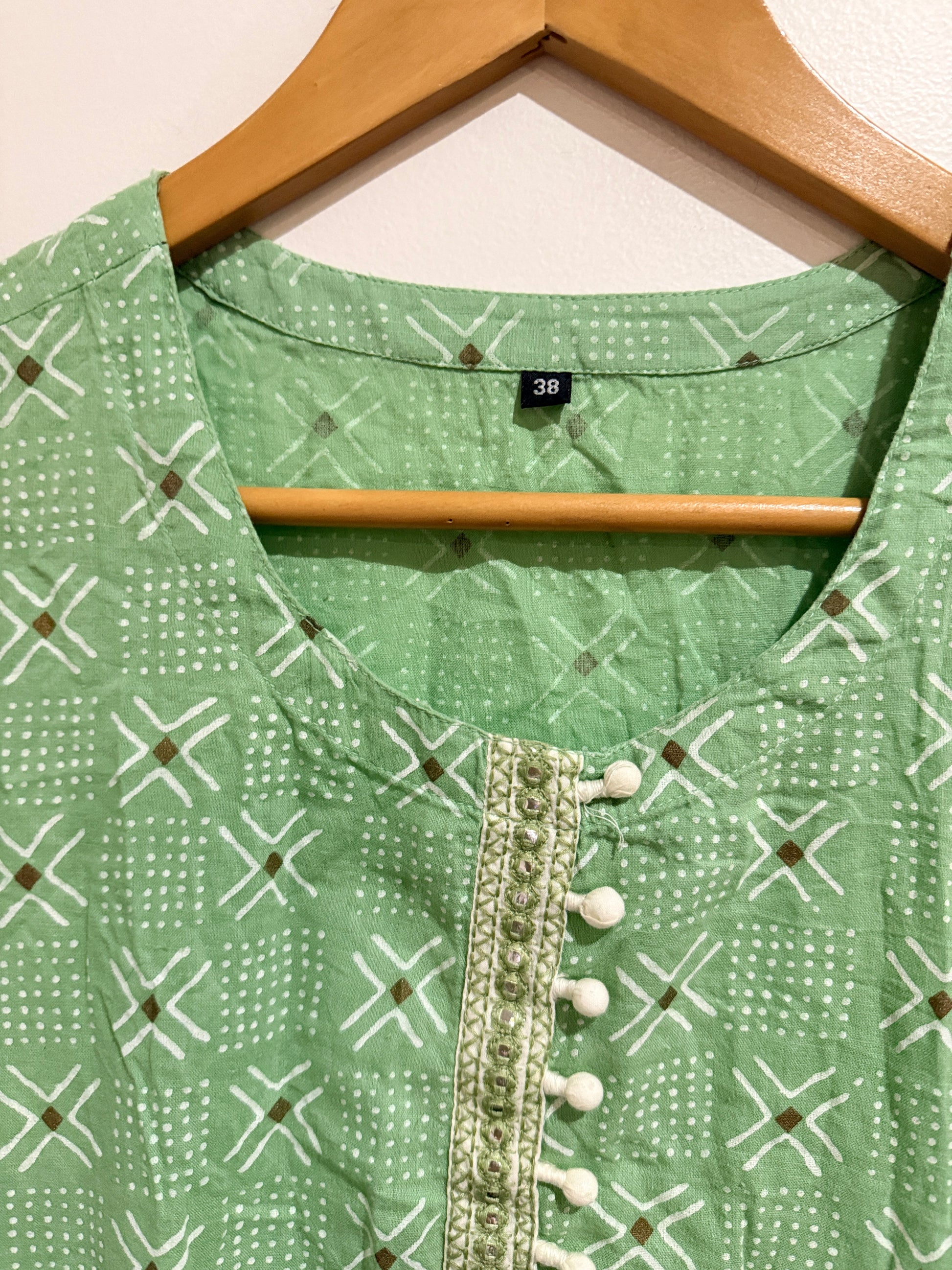 Straight-fit Kurta Size 38 | U/Arm to U/Arm 49cm