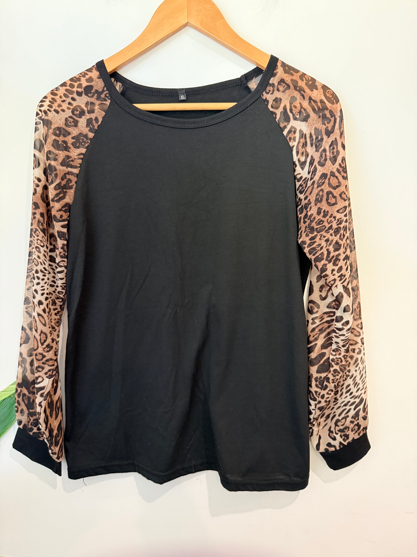 Brand Unknown Raglan Long-sleeve Top Size XL | U/Arm to U/Arm 50cm