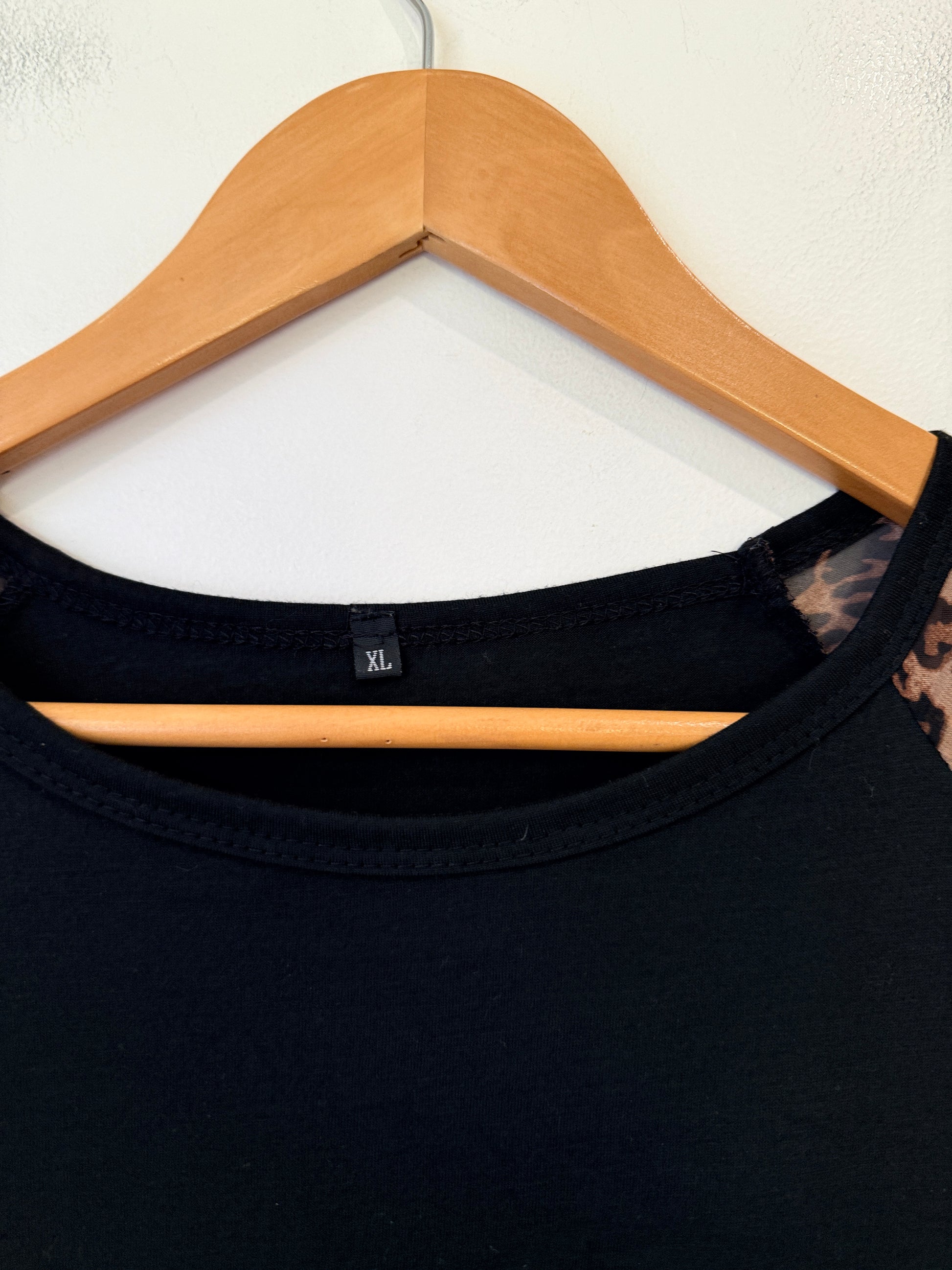 Brand Unknown Raglan Long-sleeve Top Size XL | U/Arm to U/Arm 50cm