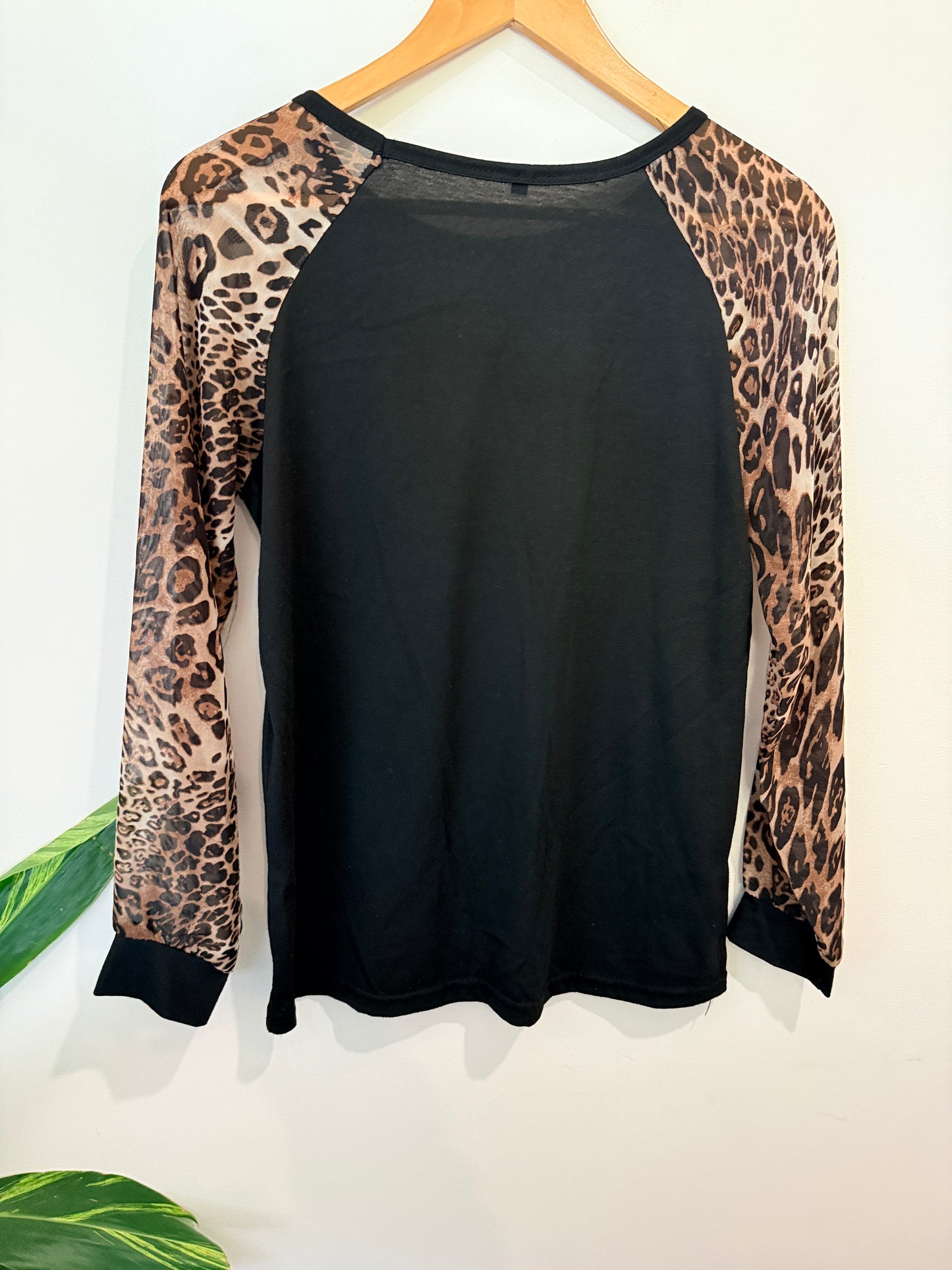 Brand Unknown Raglan Long-sleeve Top Size XL | U/Arm to U/Arm 50cm