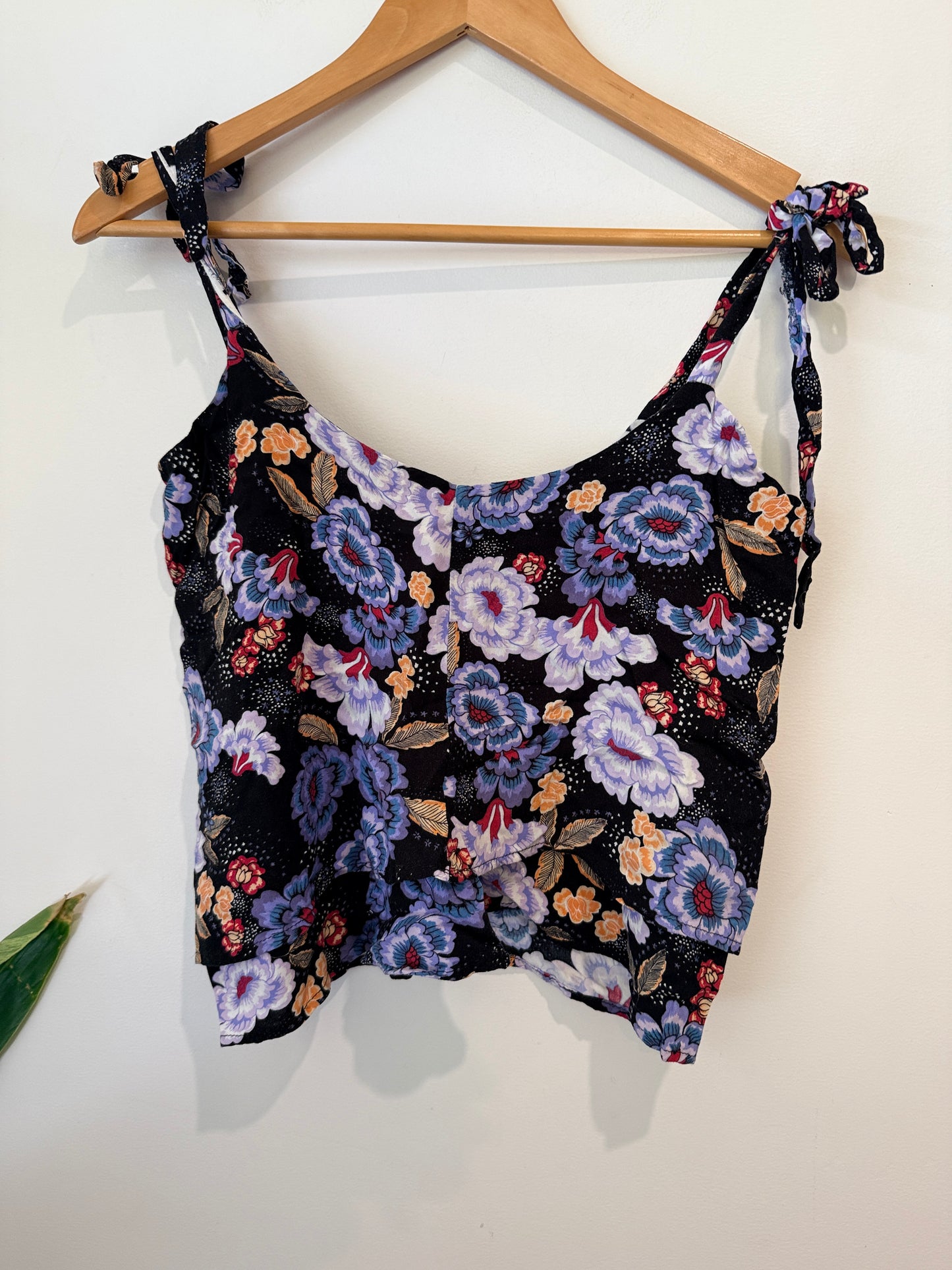 Brand Unknown Floral Camisole Top Size U/Arm to U/Arm 43cm