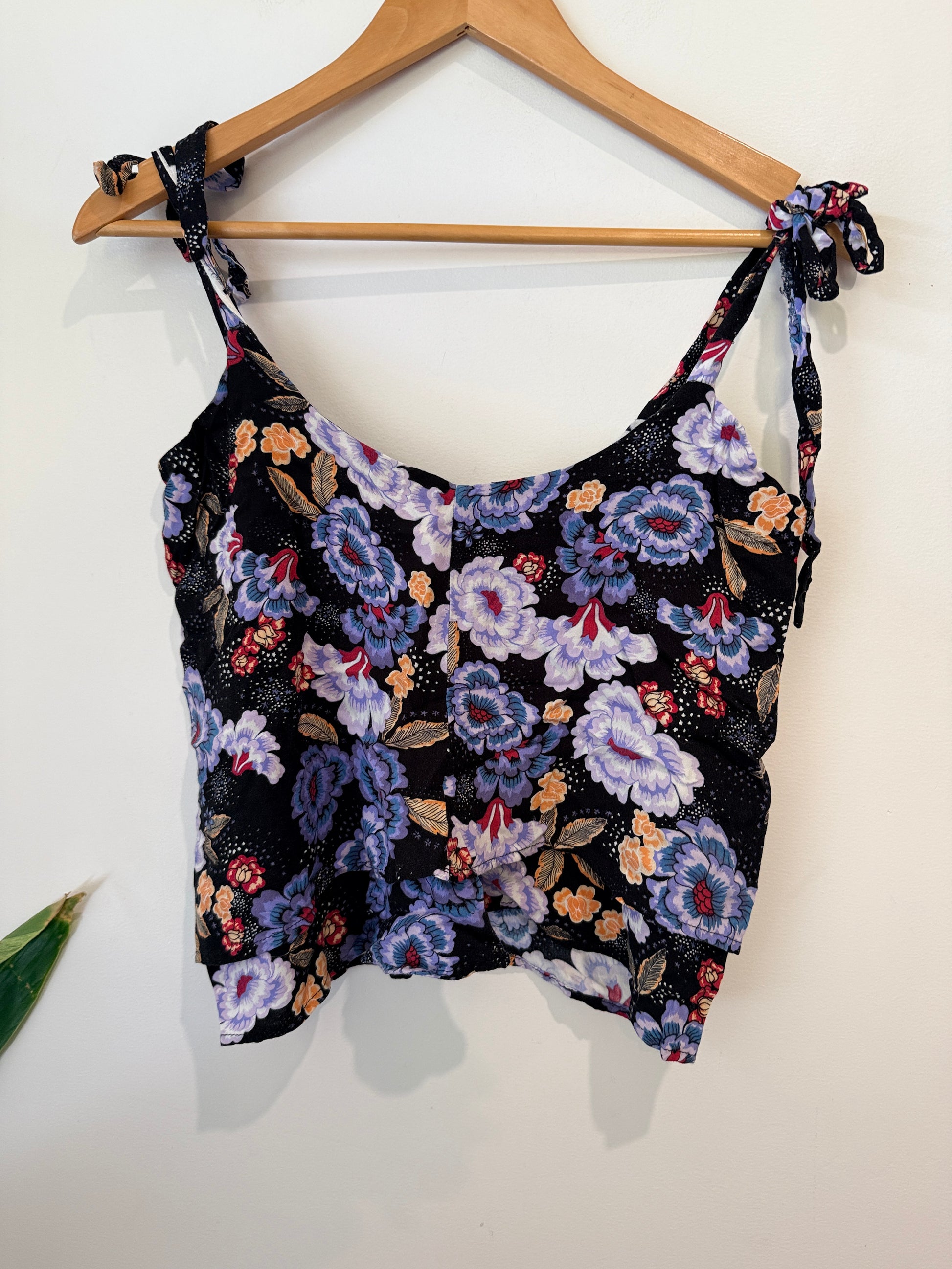 Brand Unknown Floral Camisole Top Size U/Arm to U/Arm 43cm