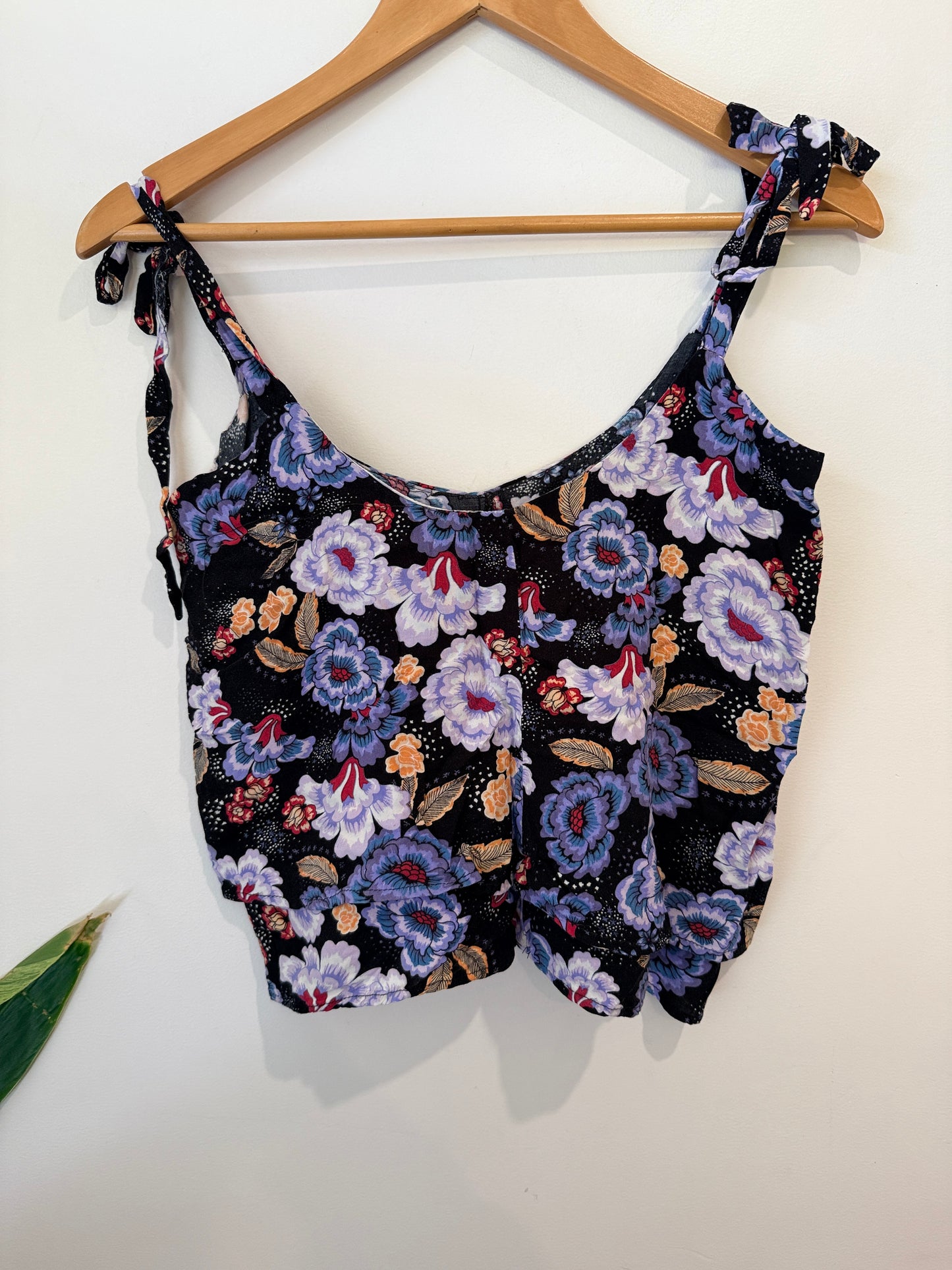 Brand Unknown Floral Camisole Top Size U/Arm to U/Arm 43cm