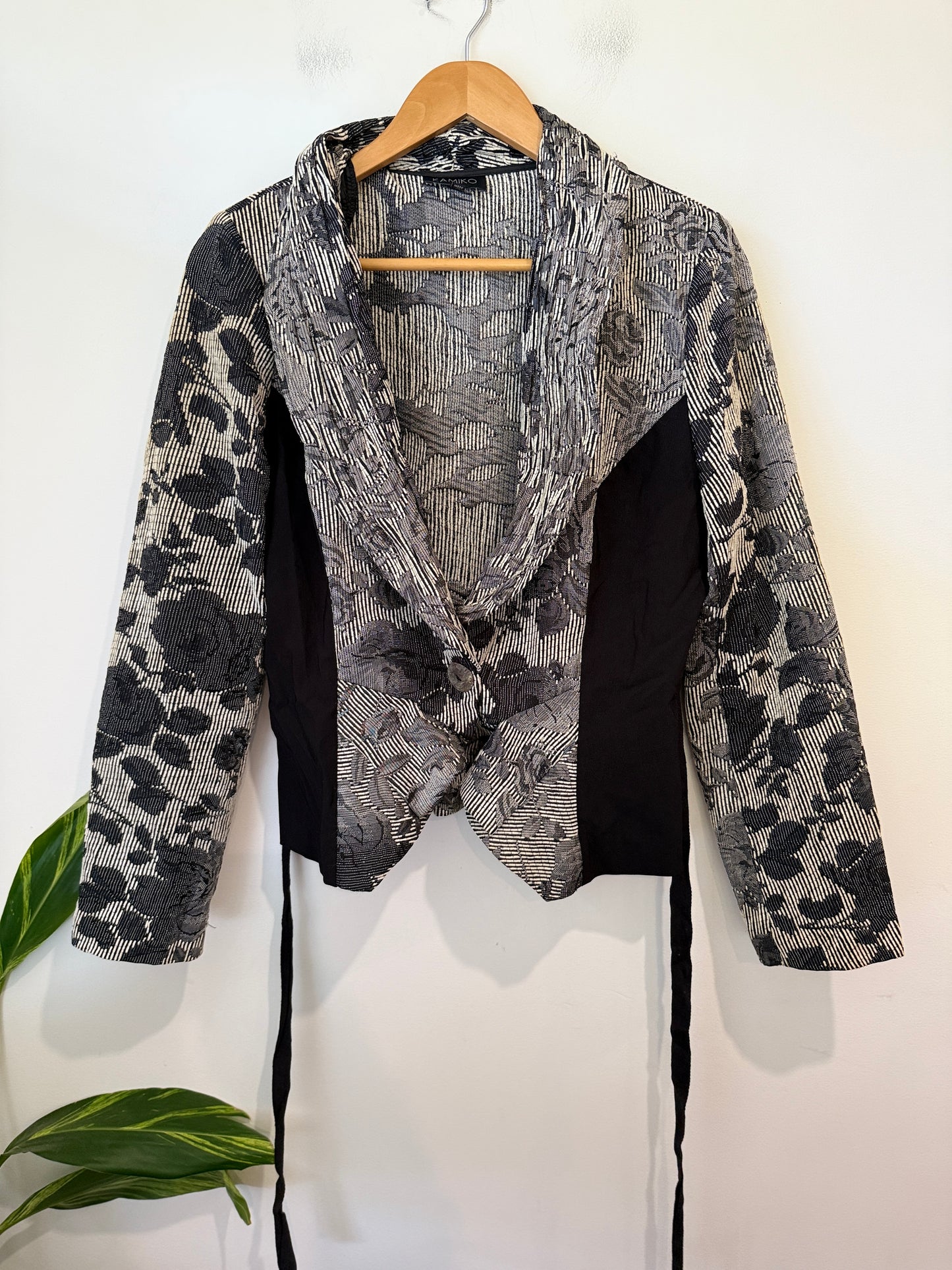 Kamiko Printed Wrap Jacket Size 14