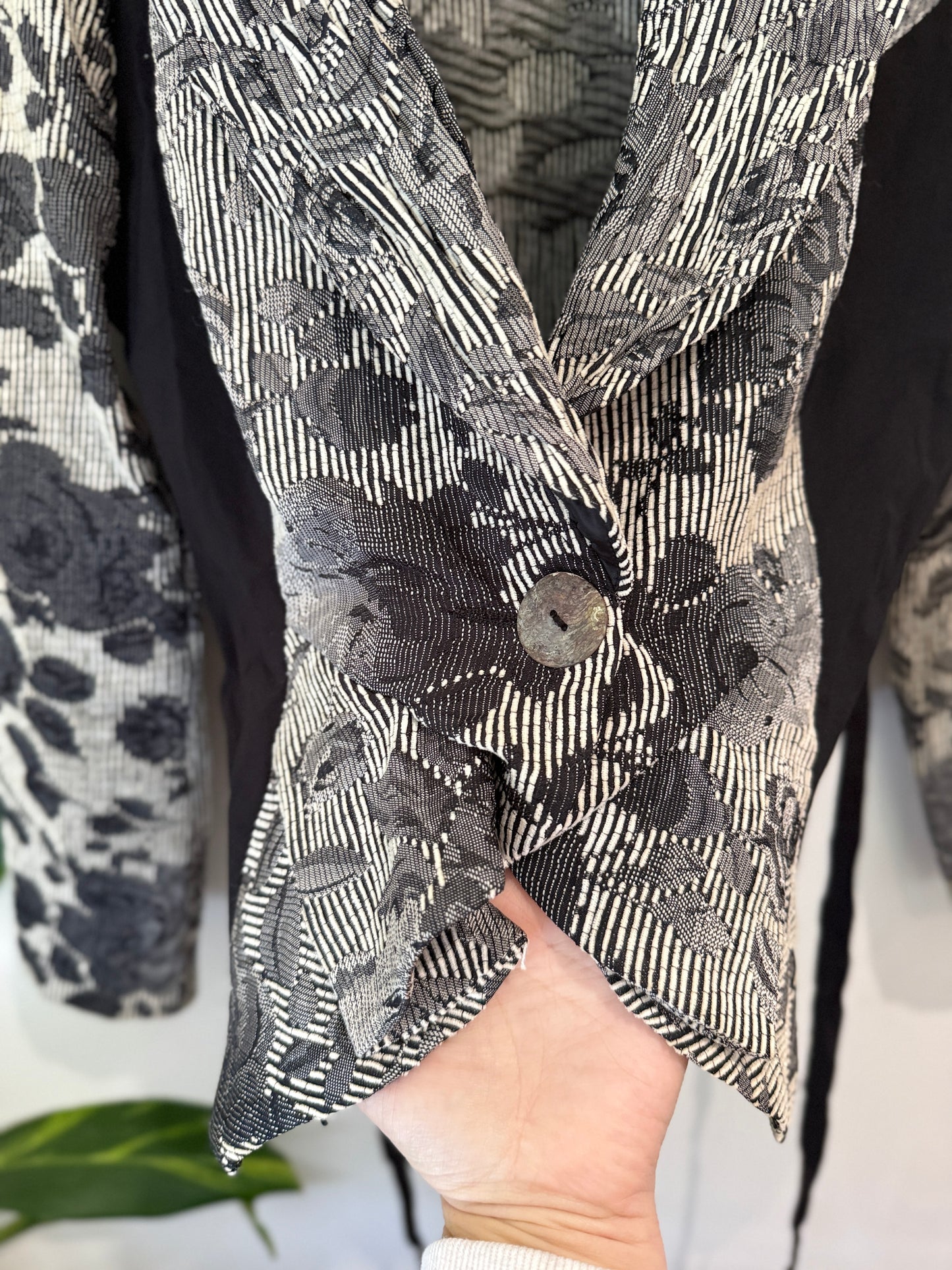 Kamiko Printed Wrap Jacket Size 14