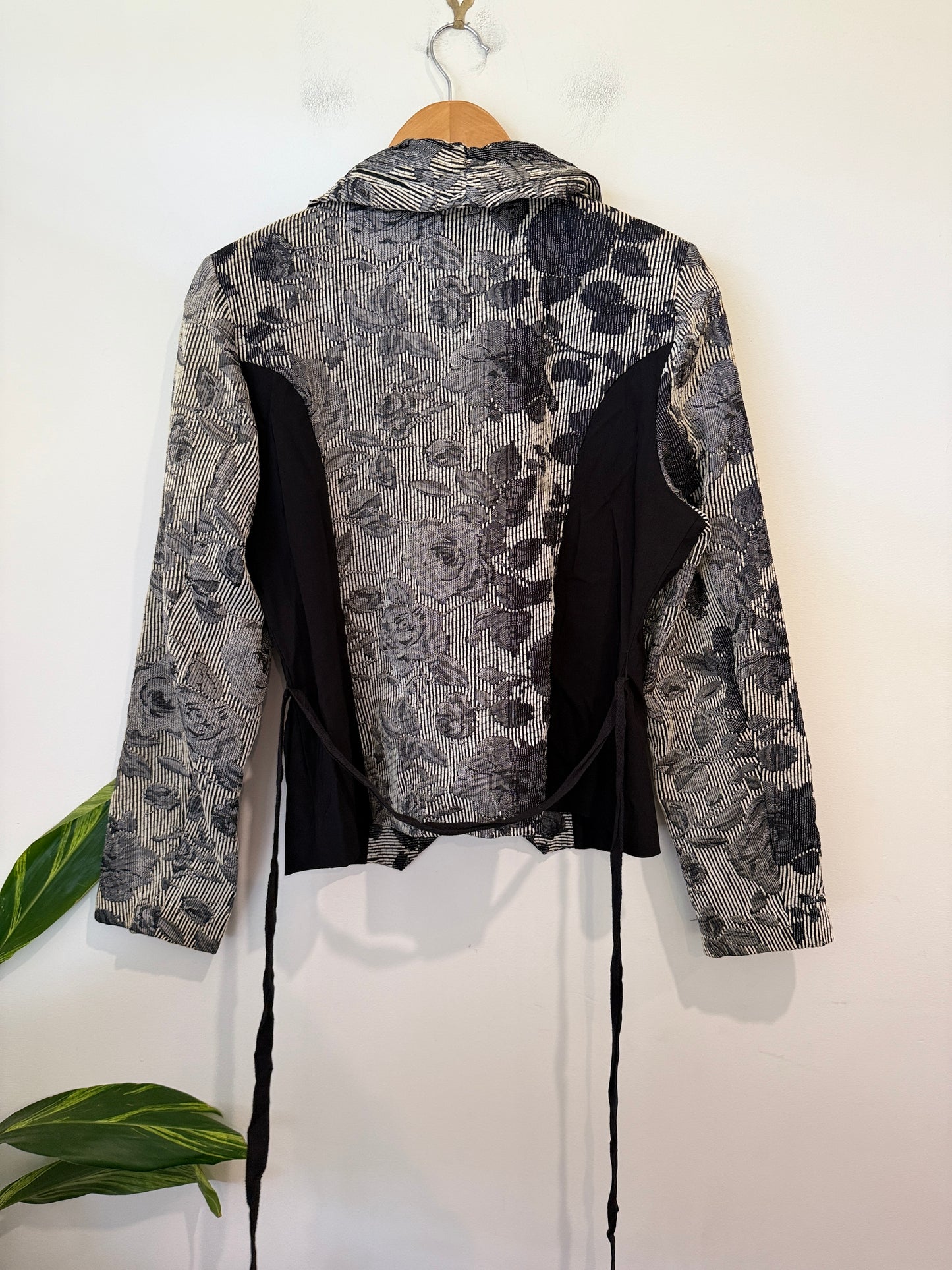 Kamiko Printed Wrap Jacket Size 14