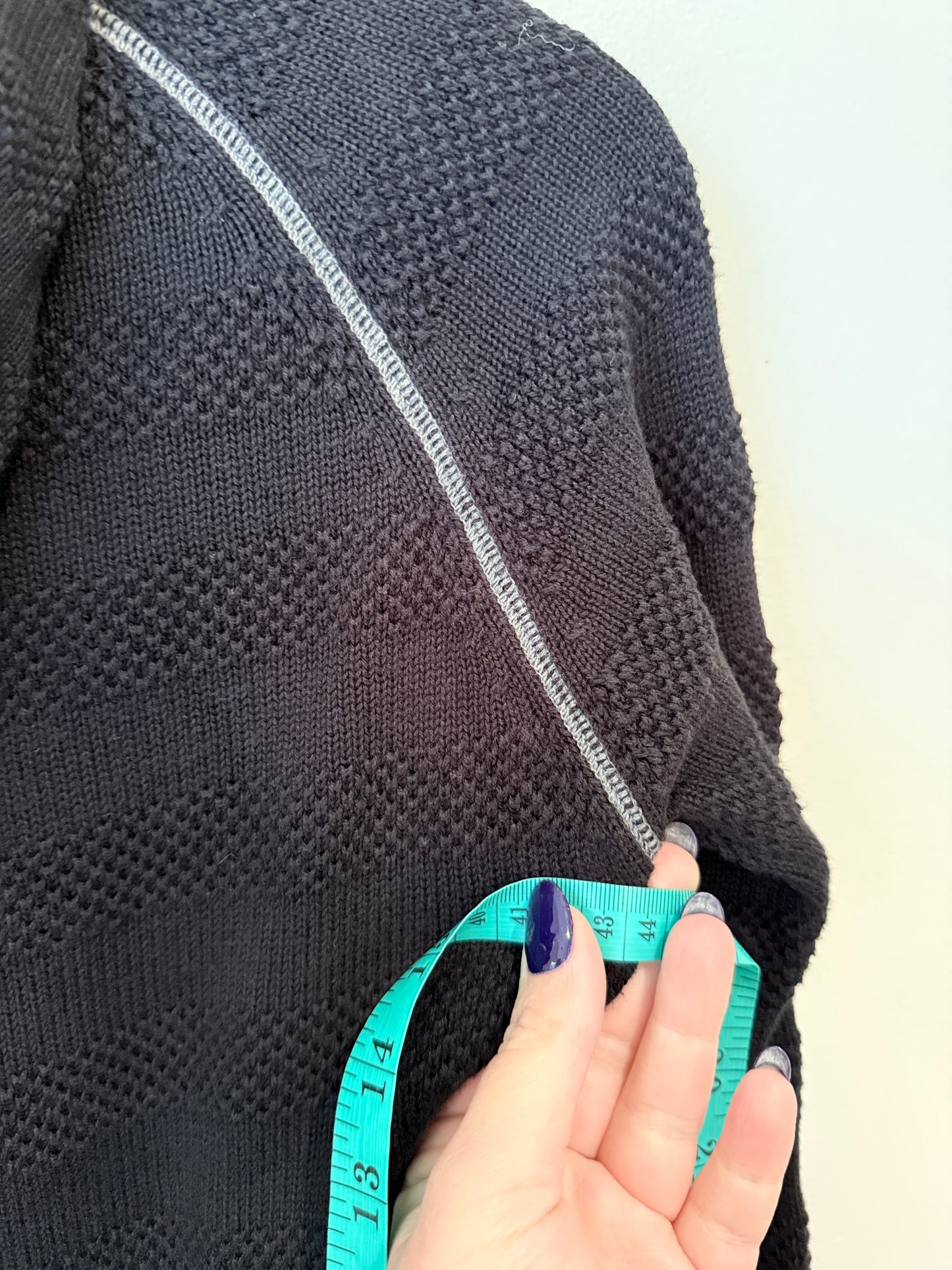 Brand Unknown Long-sleeve Knit Top Size U/Arm to U/Arm 44cm