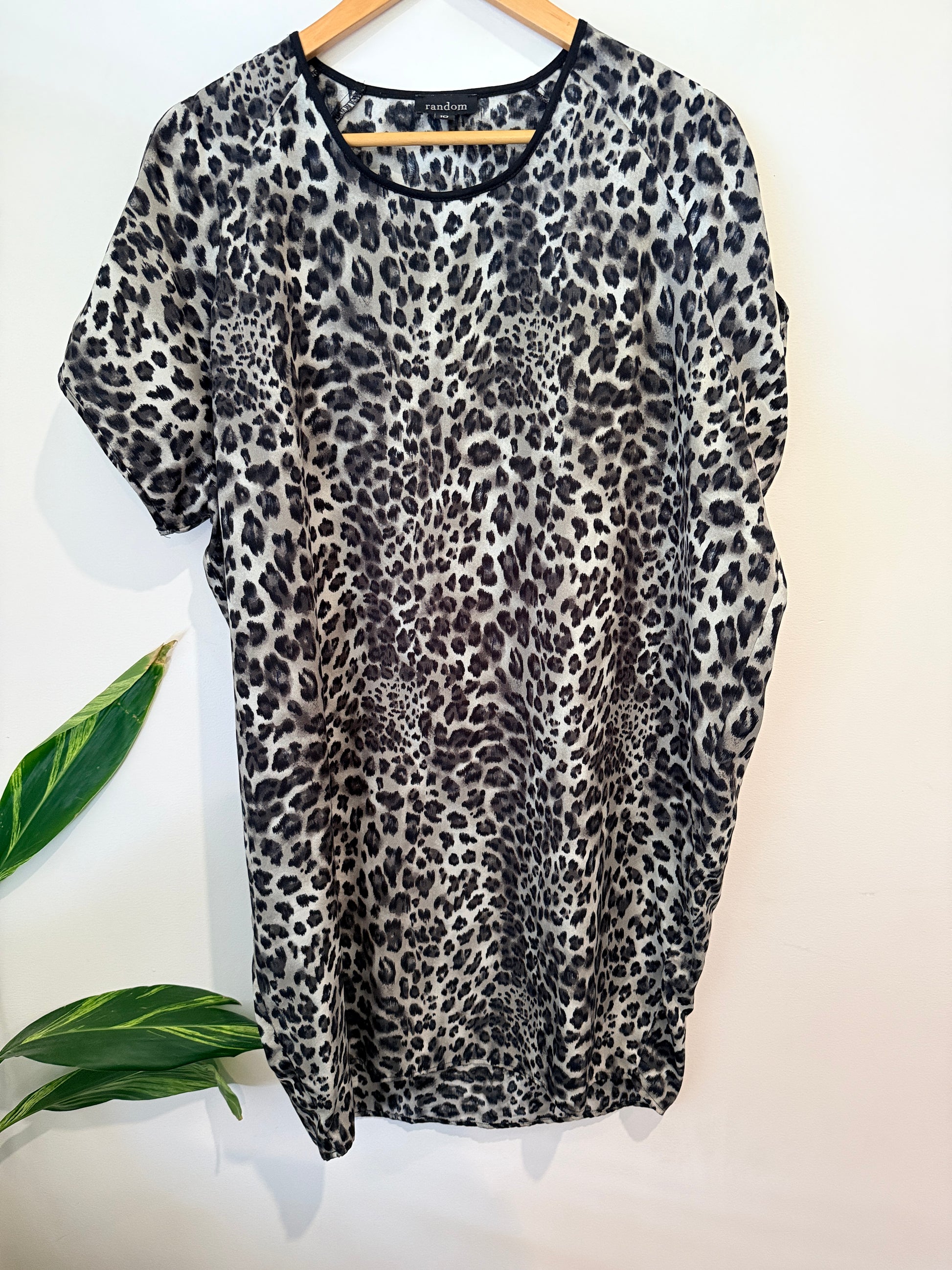 Random T-shirt Dress Size 10 | U/Arm to U/Arm 65cm