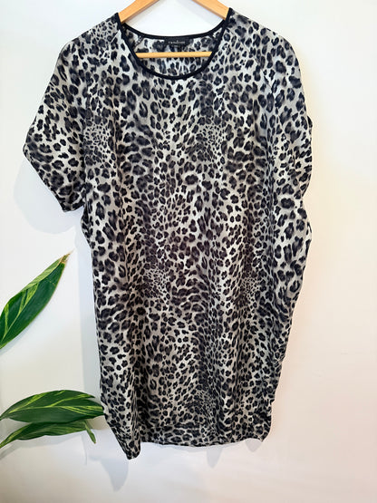 Random T-shirt Dress Size 10 | U/Arm to U/Arm 65cm