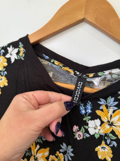 H & M Divided Floral Cropped T-shirt Size S