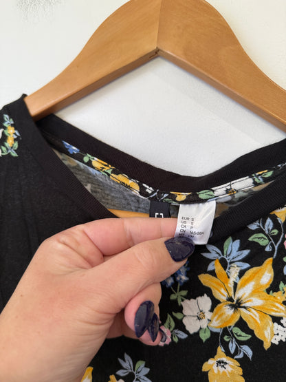 H & M Divided Floral Cropped T-shirt Size S