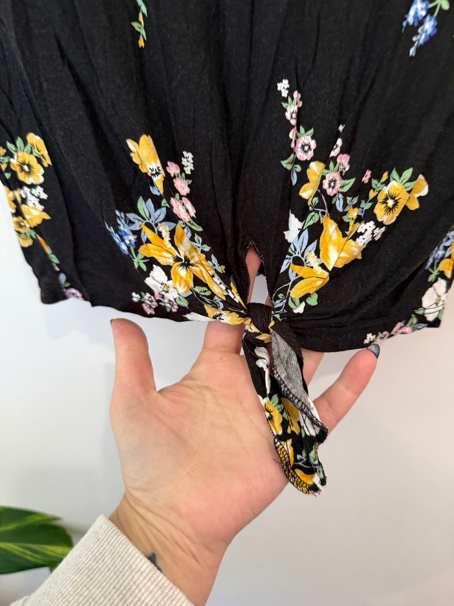 H & M Divided Floral Cropped T-shirt Size S