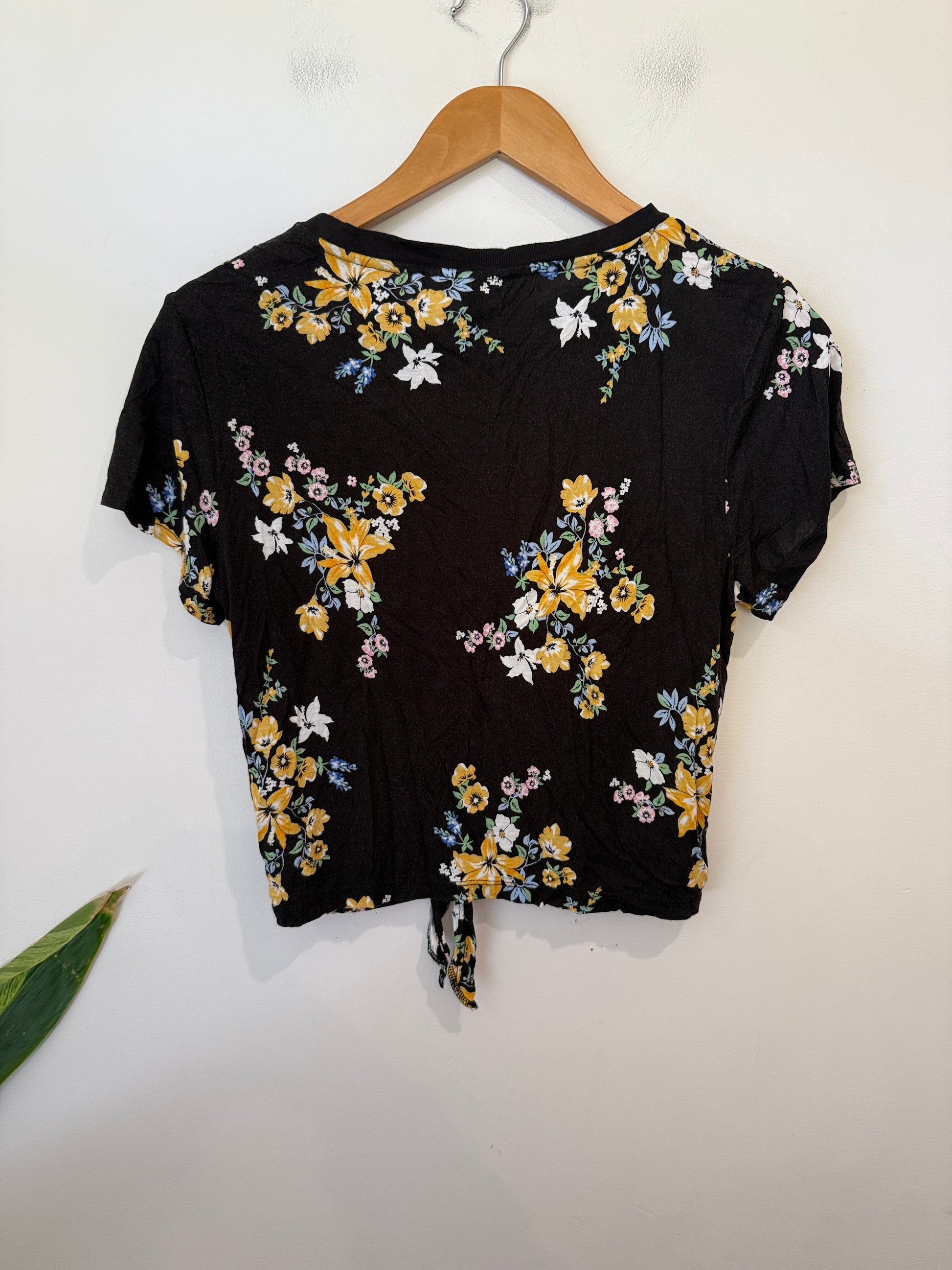 H & M Divided Floral Cropped T-shirt Size S