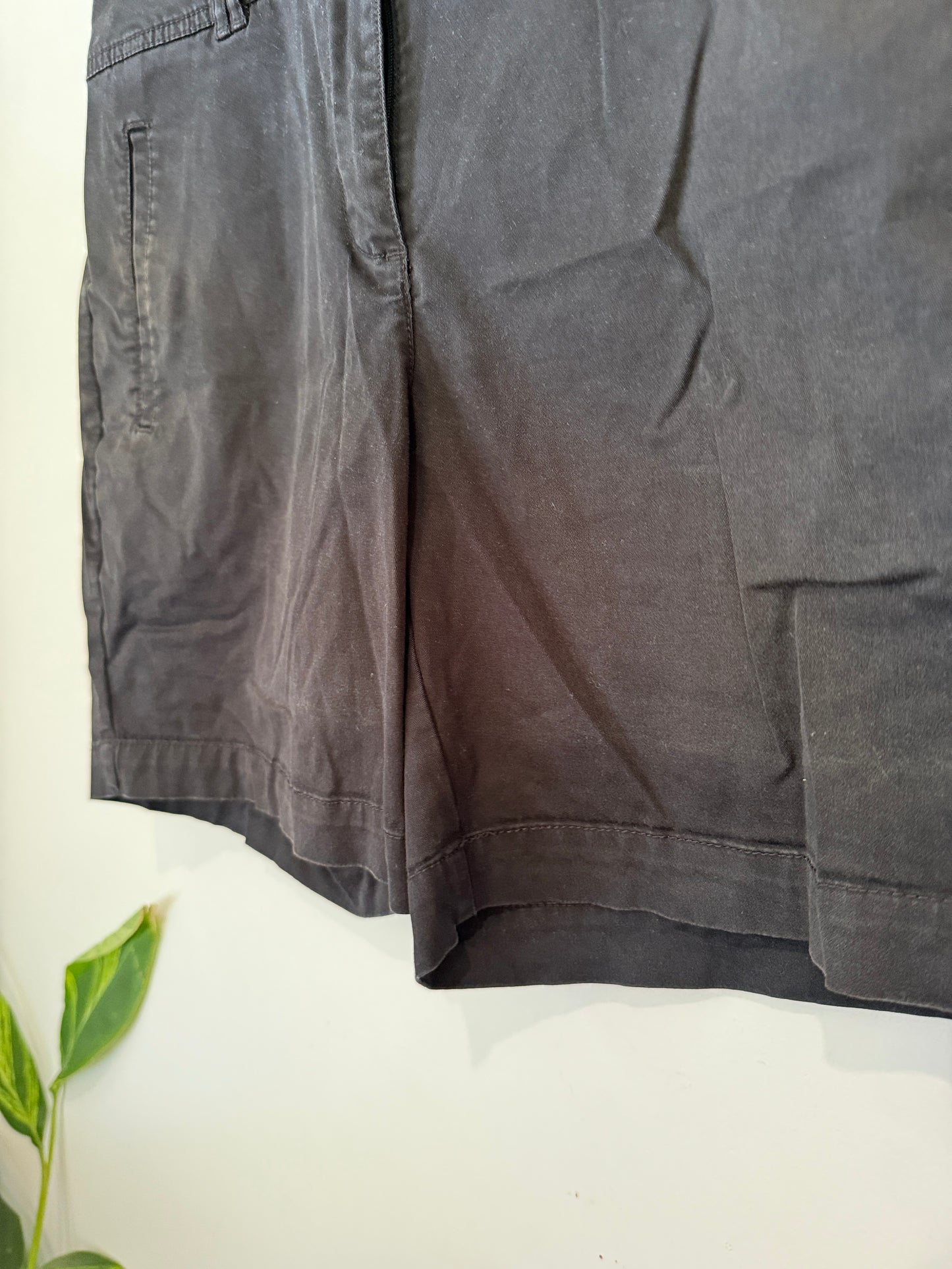 Jacqui.e Chino Shorts Size 12