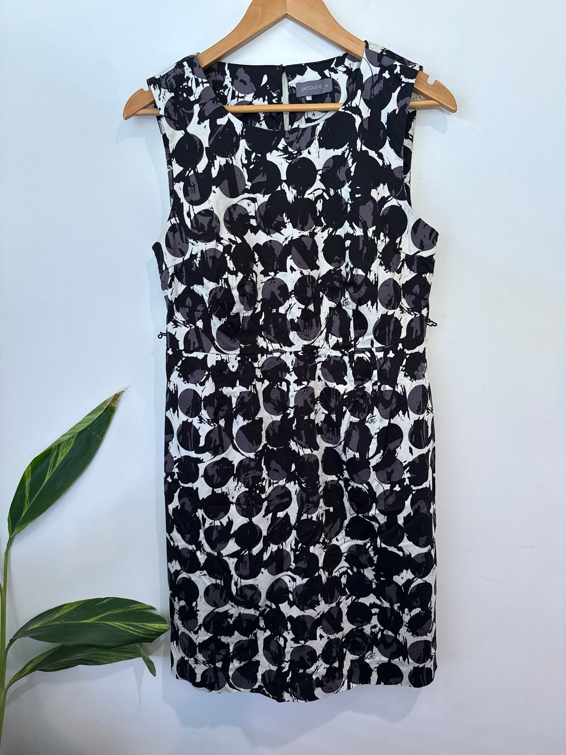 Jacqui.e Sleeveless Shift Dress Size 12