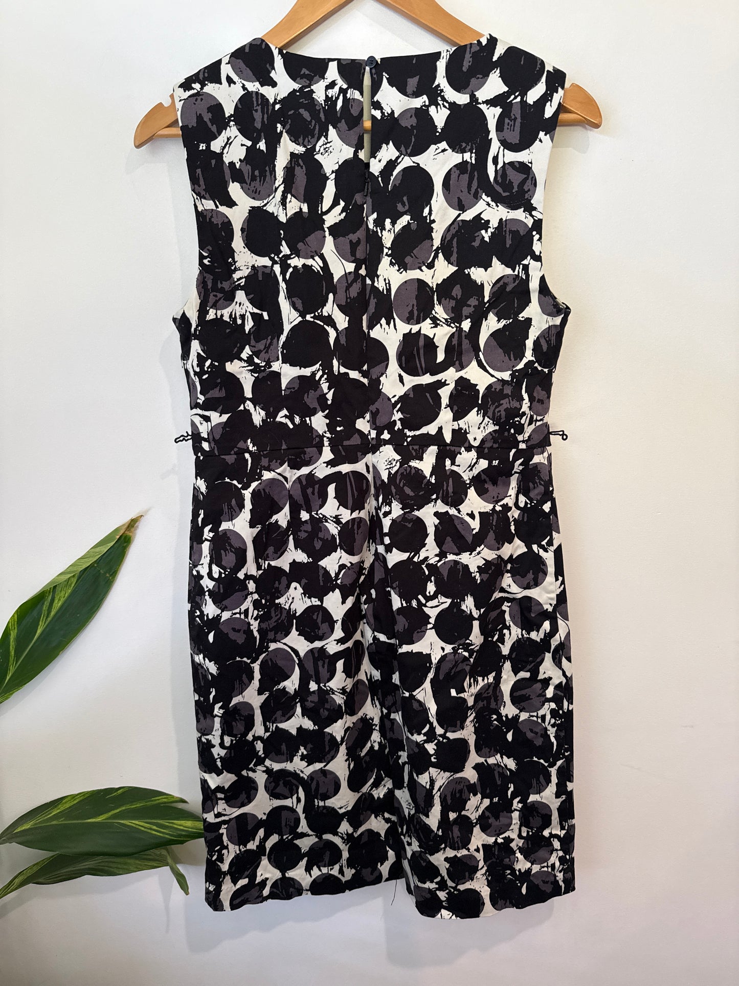 Jacqui.e Sleeveless Shift Dress Size 12