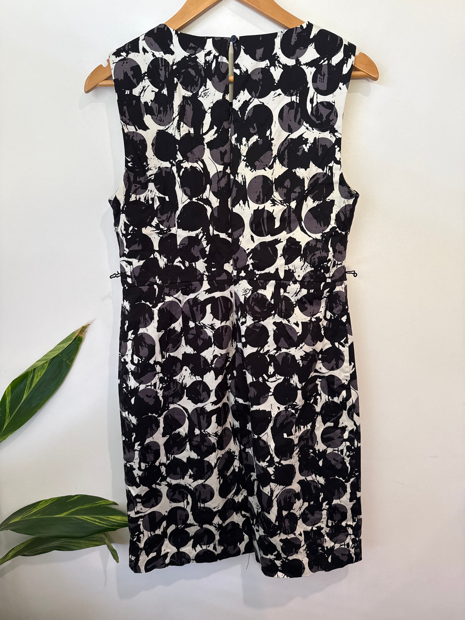 Jacqui.e Sleeveless Shift Dress Size 12