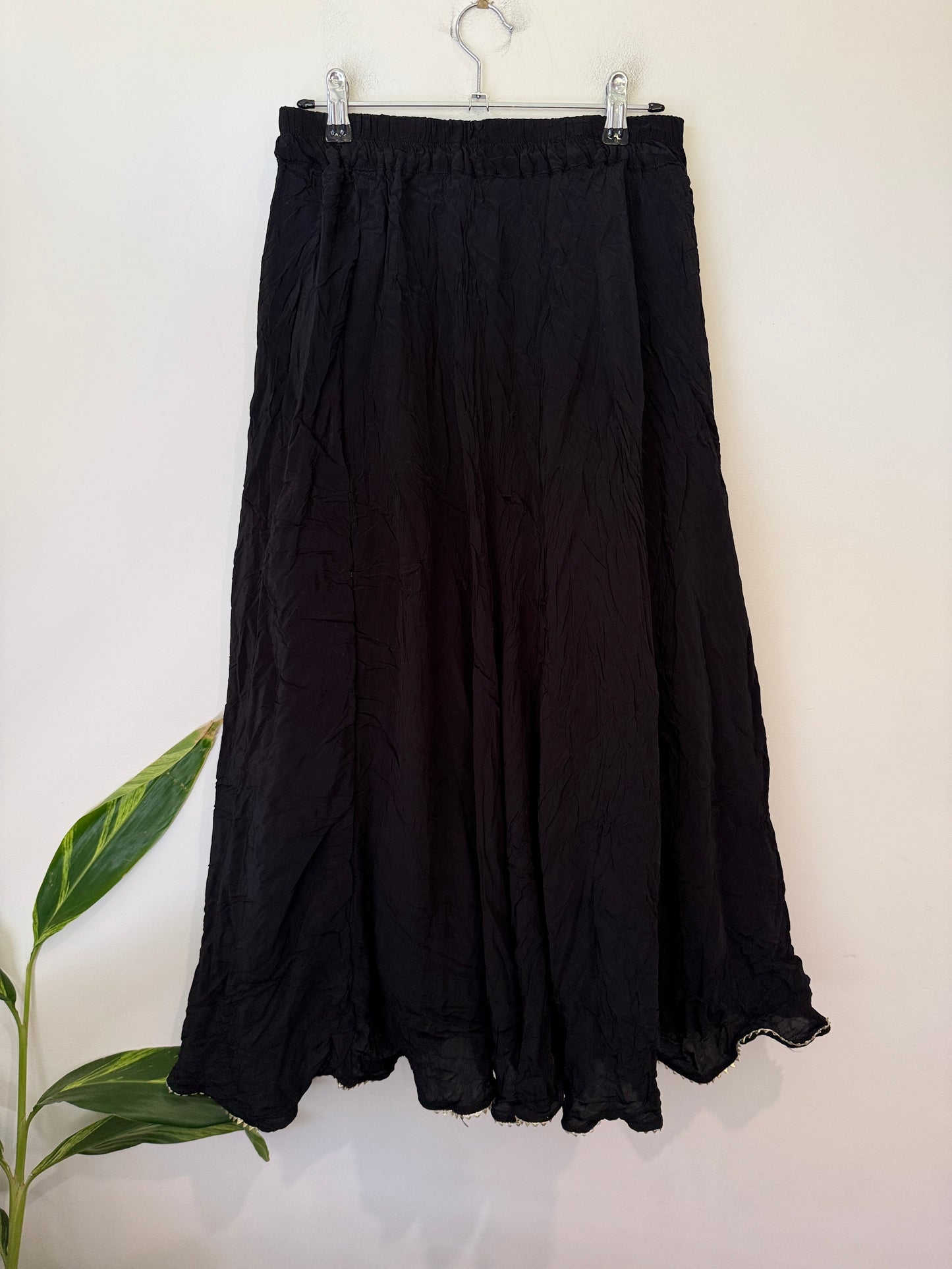 Brand Unknown Crinkle Maxi Skirt Size Waist 68cm