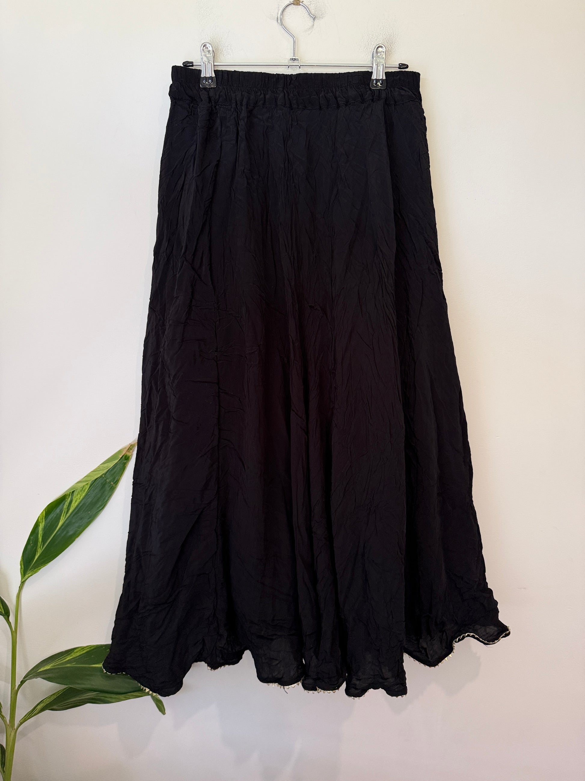 Brand Unknown Crinkle Maxi Skirt Size Waist 68cm