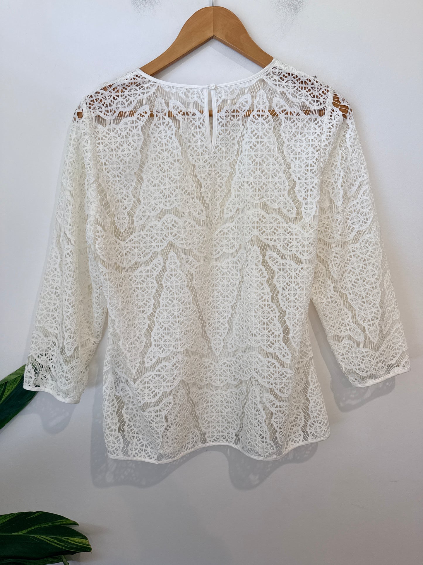 Brand Unknown Ivory Lace Shirt Size U/Arm to U/Arm 49cm
