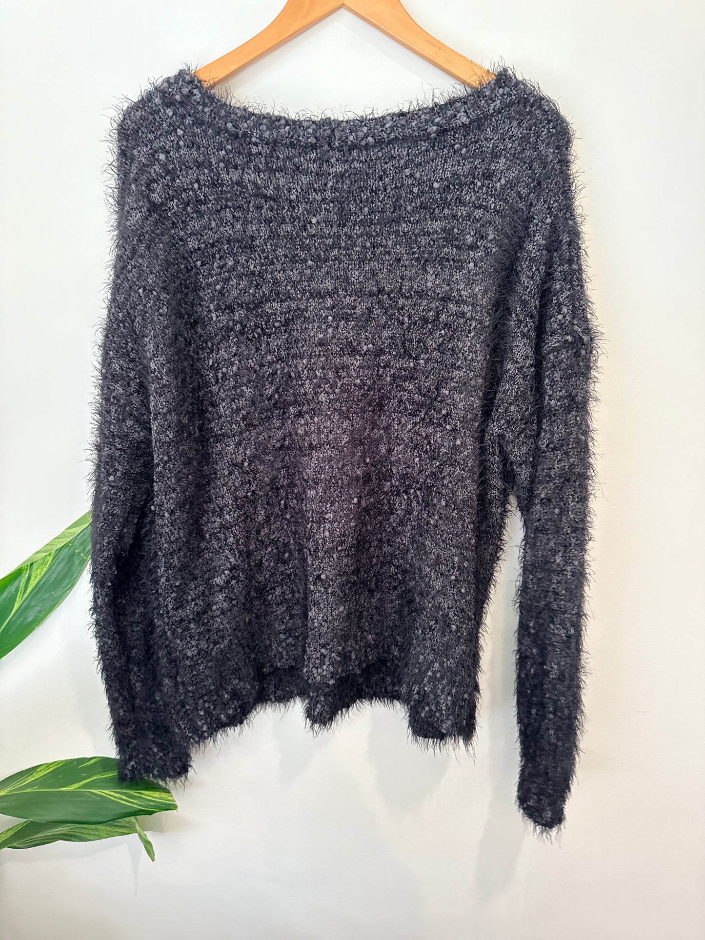 Brand Unknown Fuzzy Pullover Sweater Size U/Arm to U/Arm 62cm