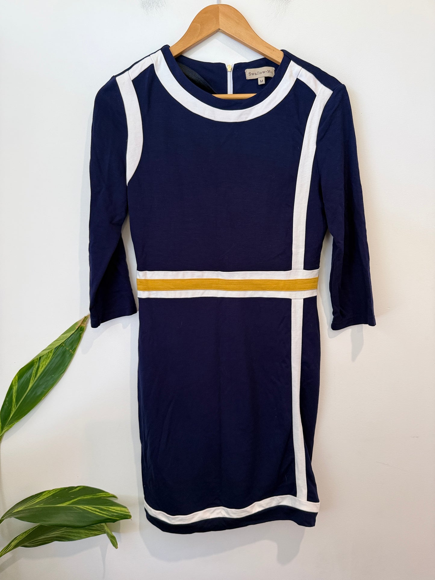 Swallow Hu Shift Dress Size M | U/Arm to U/Arm 44cm