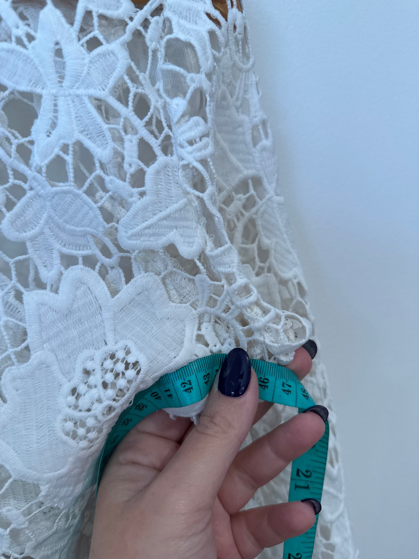 Brand Unknown Lace Sweatshirt Size U/Arm to U/Arm 46cm