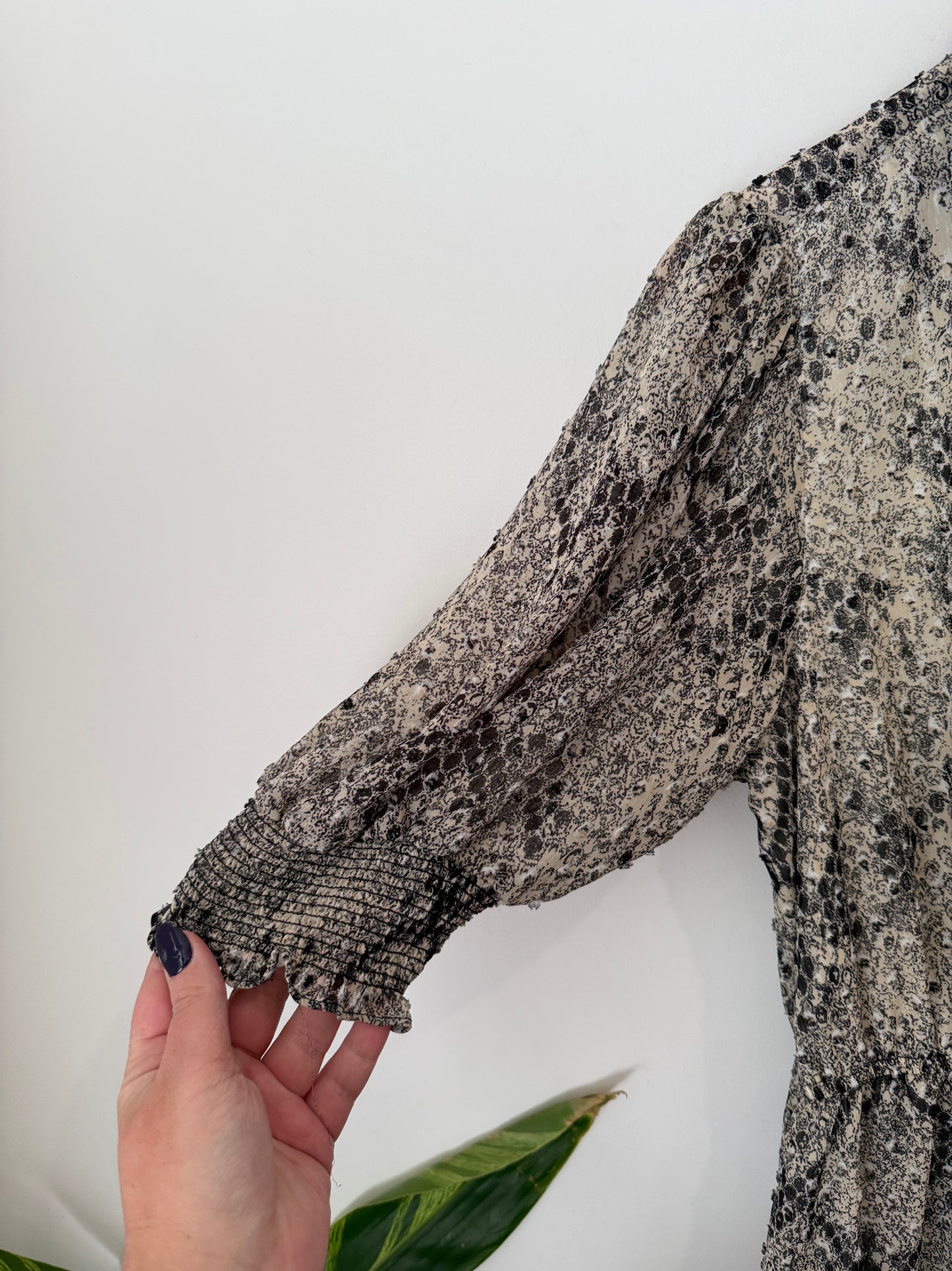 Decjuba Tiered Midi Dress Size 12