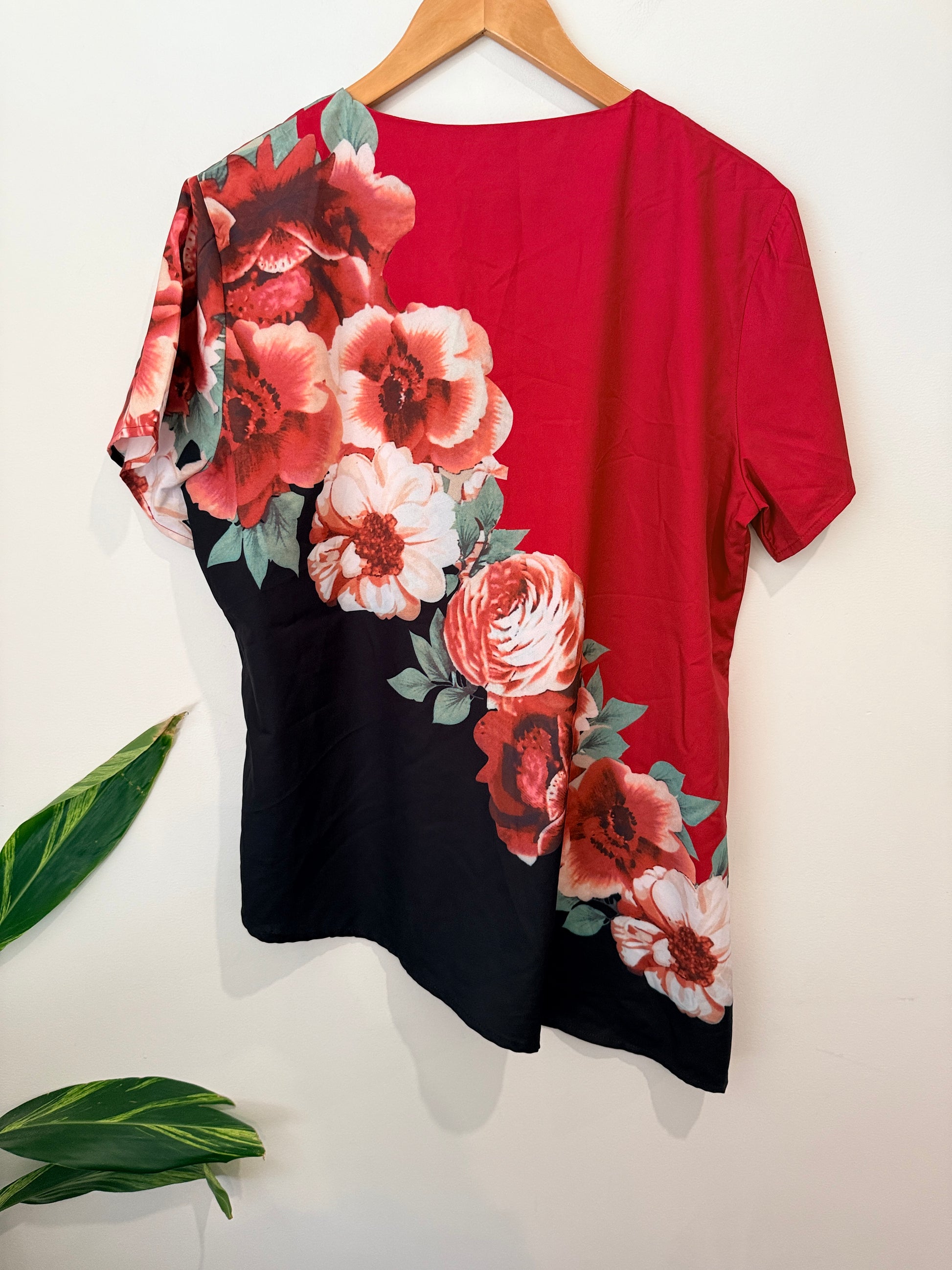 Order Plus V-neck Top Size XXL | U/Arm to U/Arm 56cm