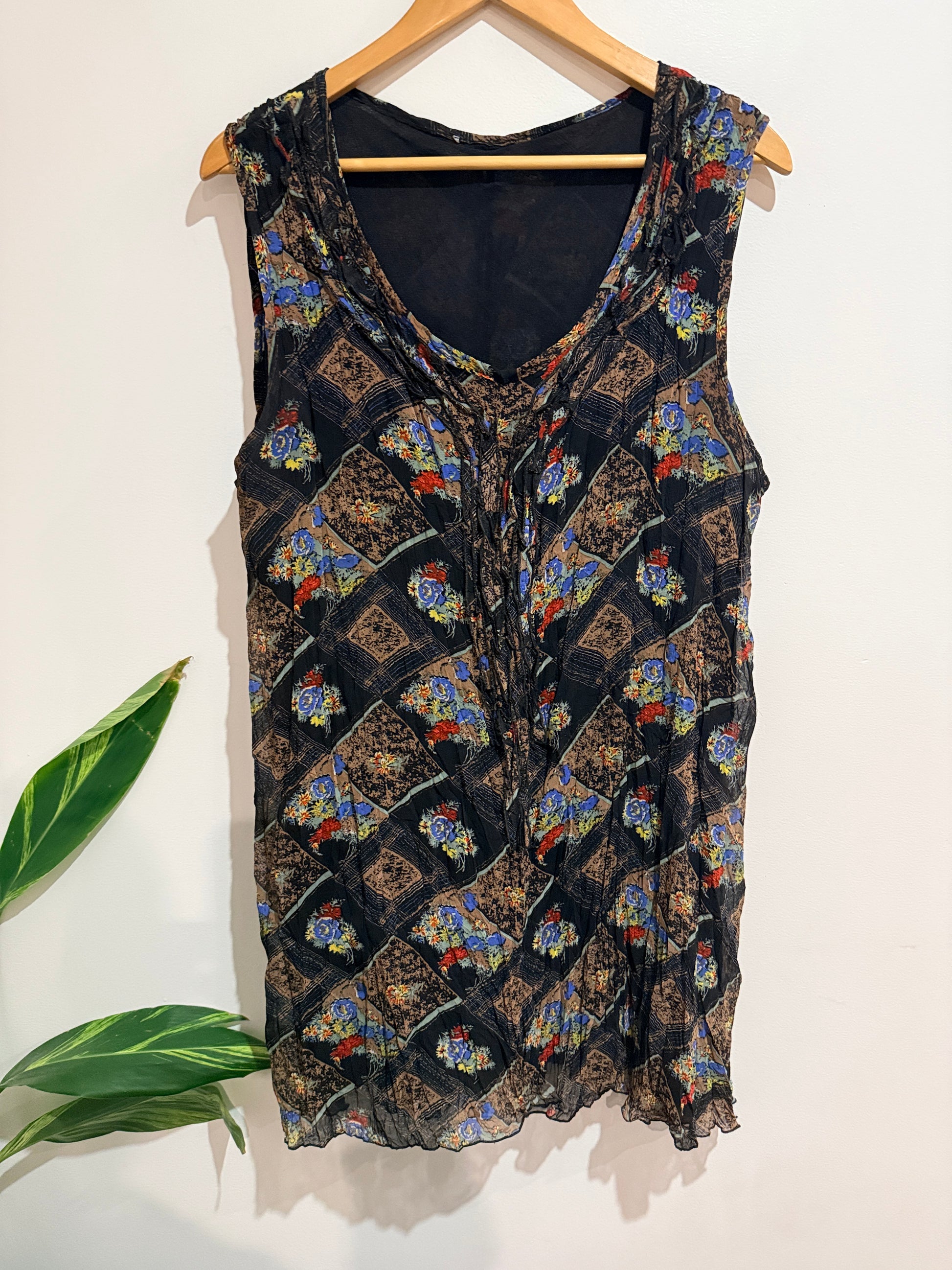 Emma Rose Sleeveless Crinkle Tunic Top Size U/arm to U/arm 56cm
