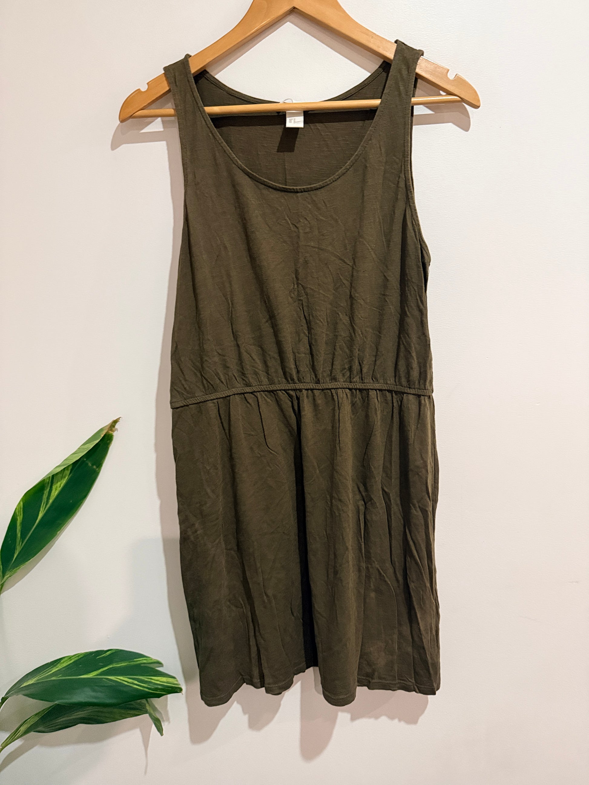 H&M Basic Sleeveless Fit And Flare Dress Size M