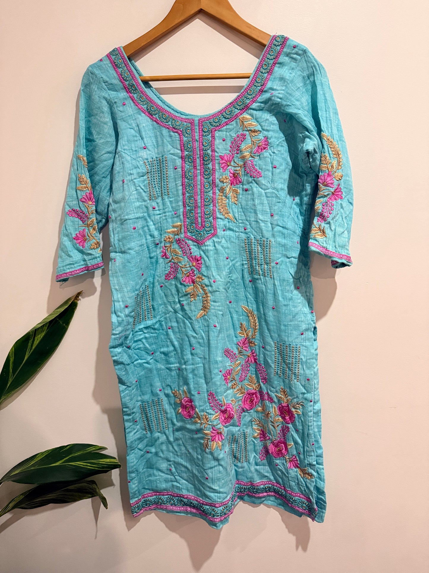 Brand Unknown Embroidered Kurta Tunic Size U/arm to U/arm 48cm