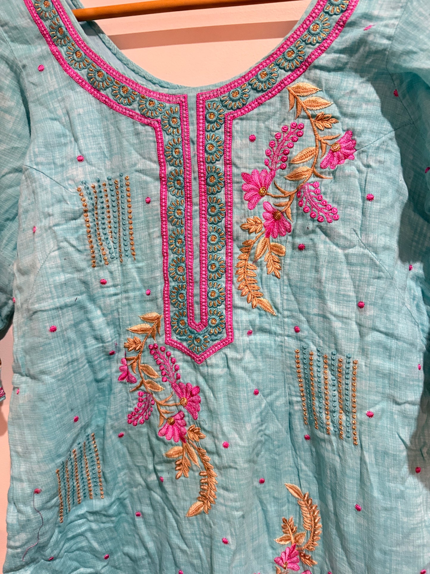 Brand Unknown Embroidered Kurta Tunic Size U/arm to U/arm 48cm