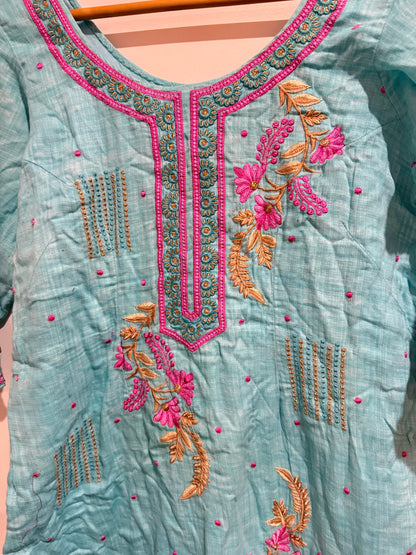 Brand Unknown Embroidered Kurta Tunic Size U/arm to U/arm 48cm