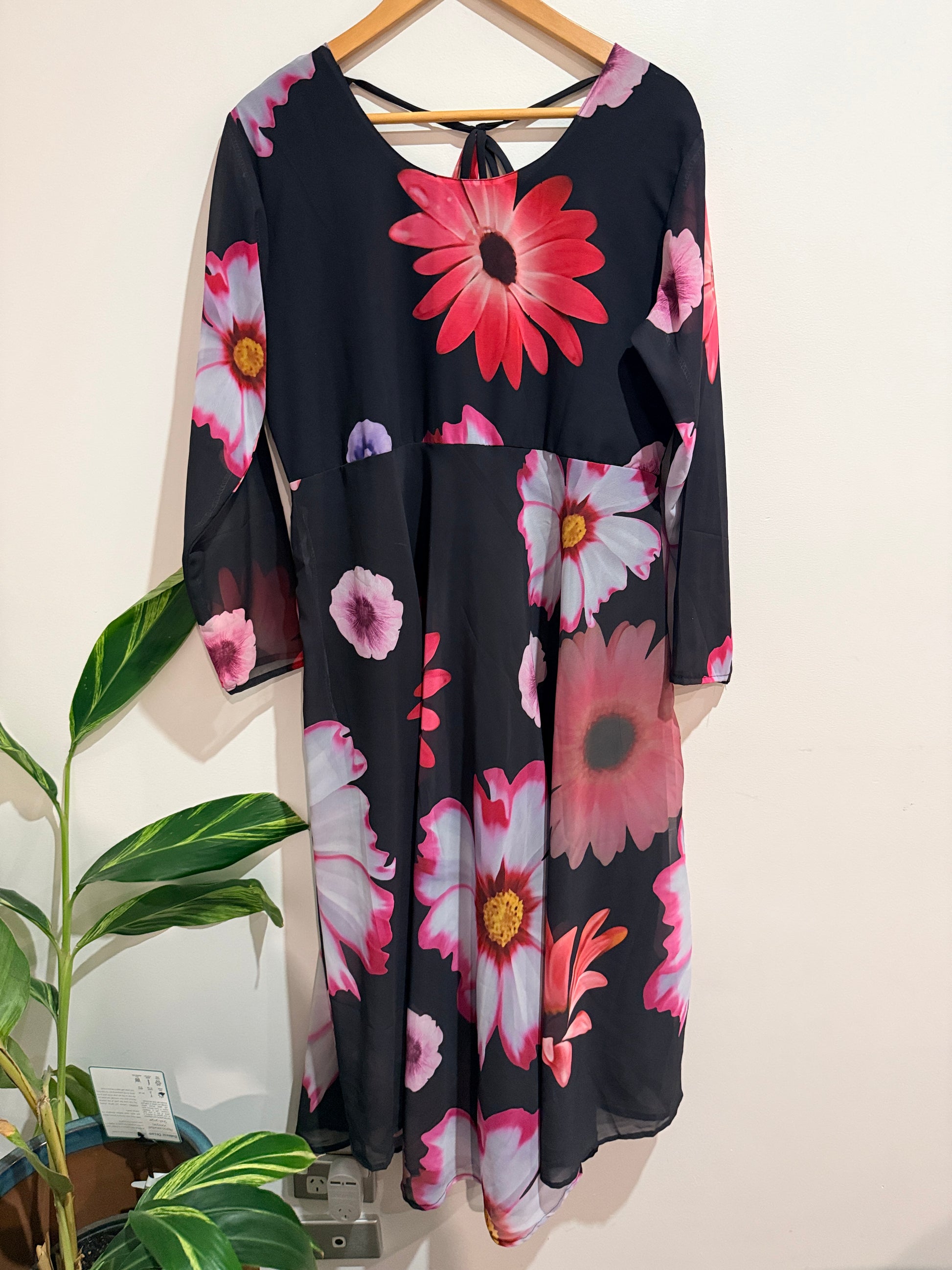 Brand Unknown Black Daisy Floral Sheer Midi Dress Size XXL (U/arm to U/arm 55cm)