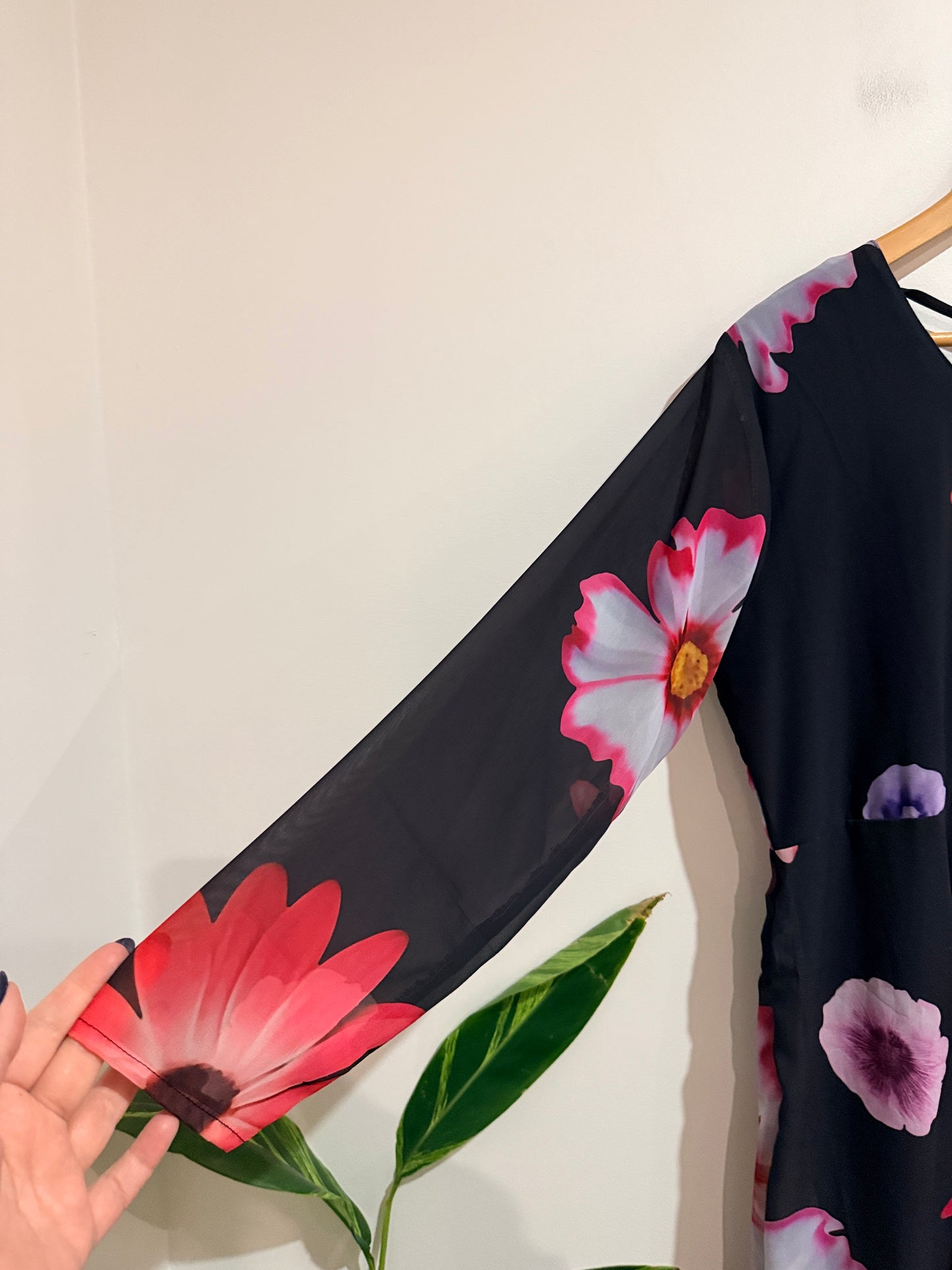 Brand Unknown Black Daisy Floral Sheer Midi Dress Size XXL (U/arm to U/arm 55cm)