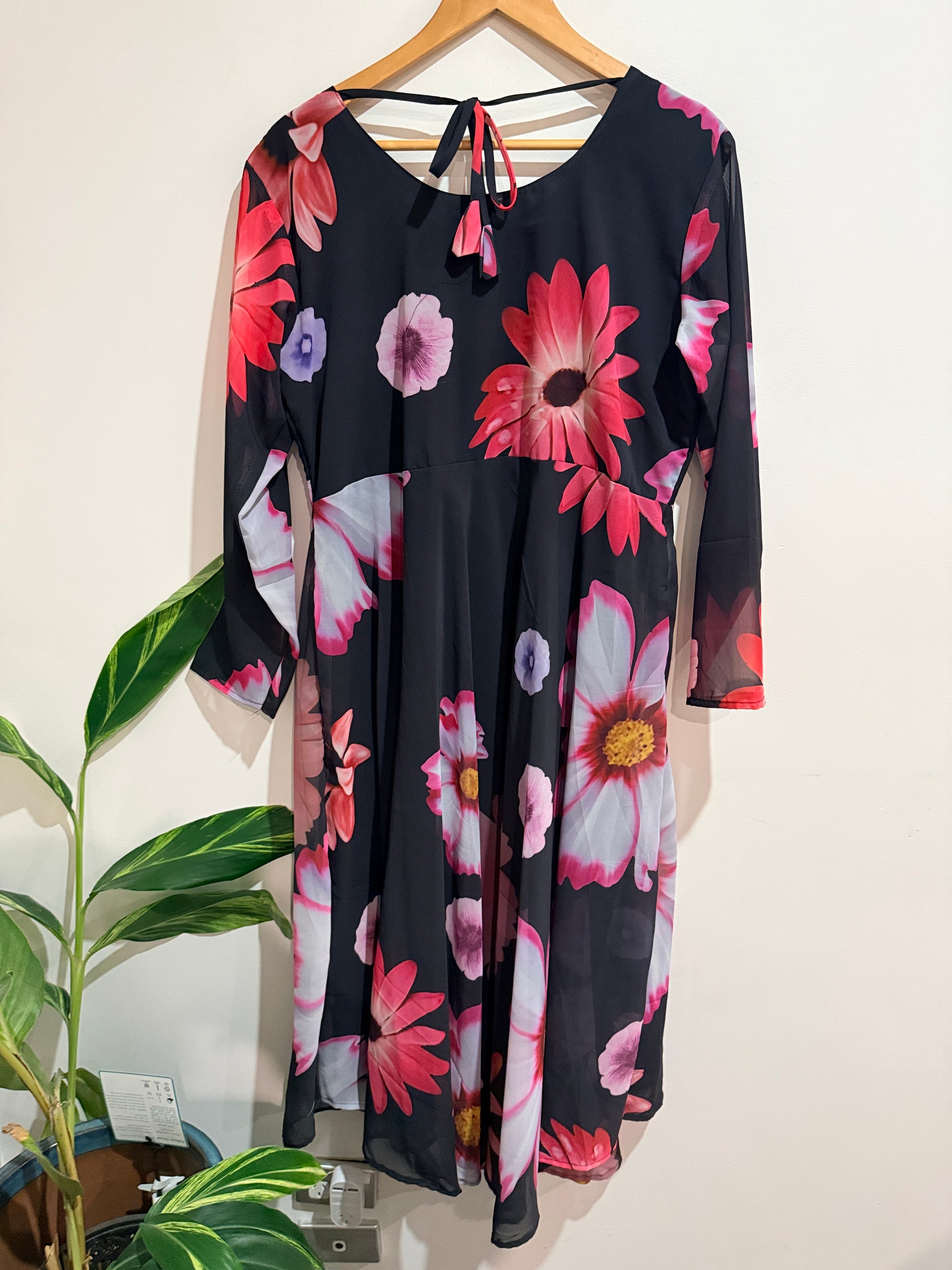 Brand Unknown Black Daisy Floral Sheer Midi Dress Size XXL (U/arm to U/arm 55cm)