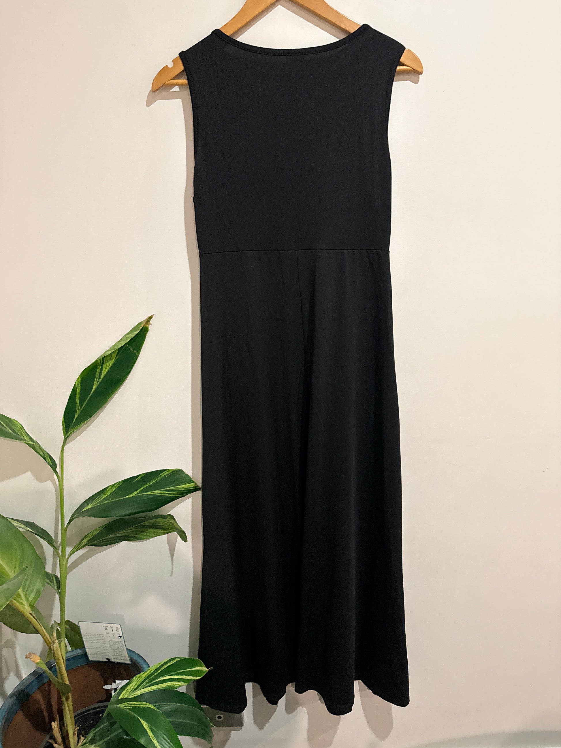 Composition Black Sleeveless Midi Dress Size M (U/arm to U/arm 44cm)