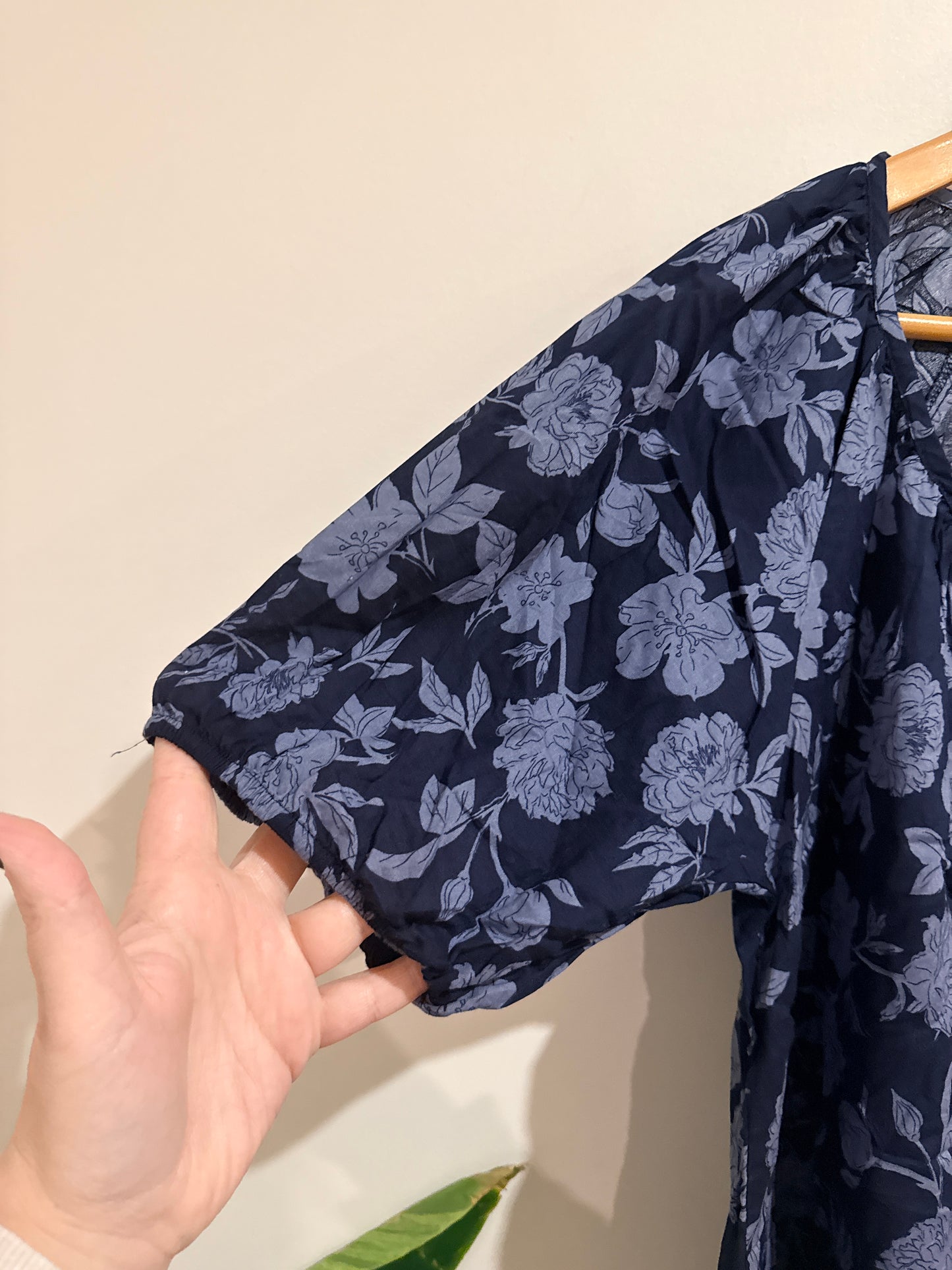 Spirit Floral Puff Sleeve V-neck Blouse Size 12